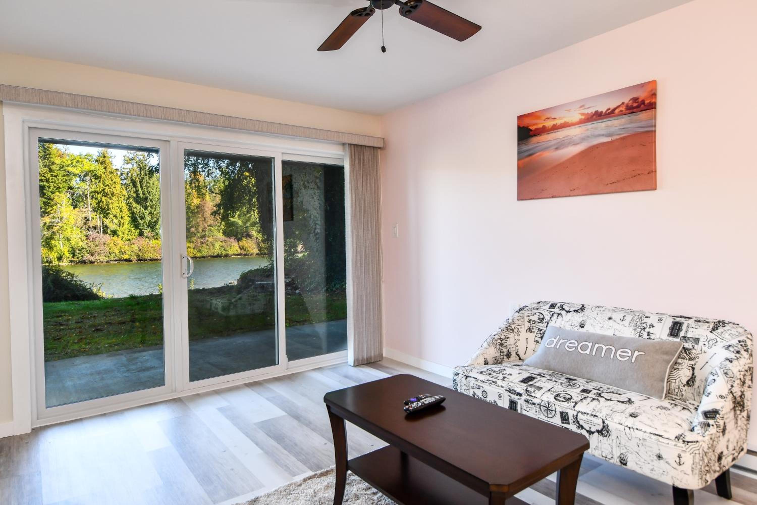One-Bedroom Apartment - Photo 1