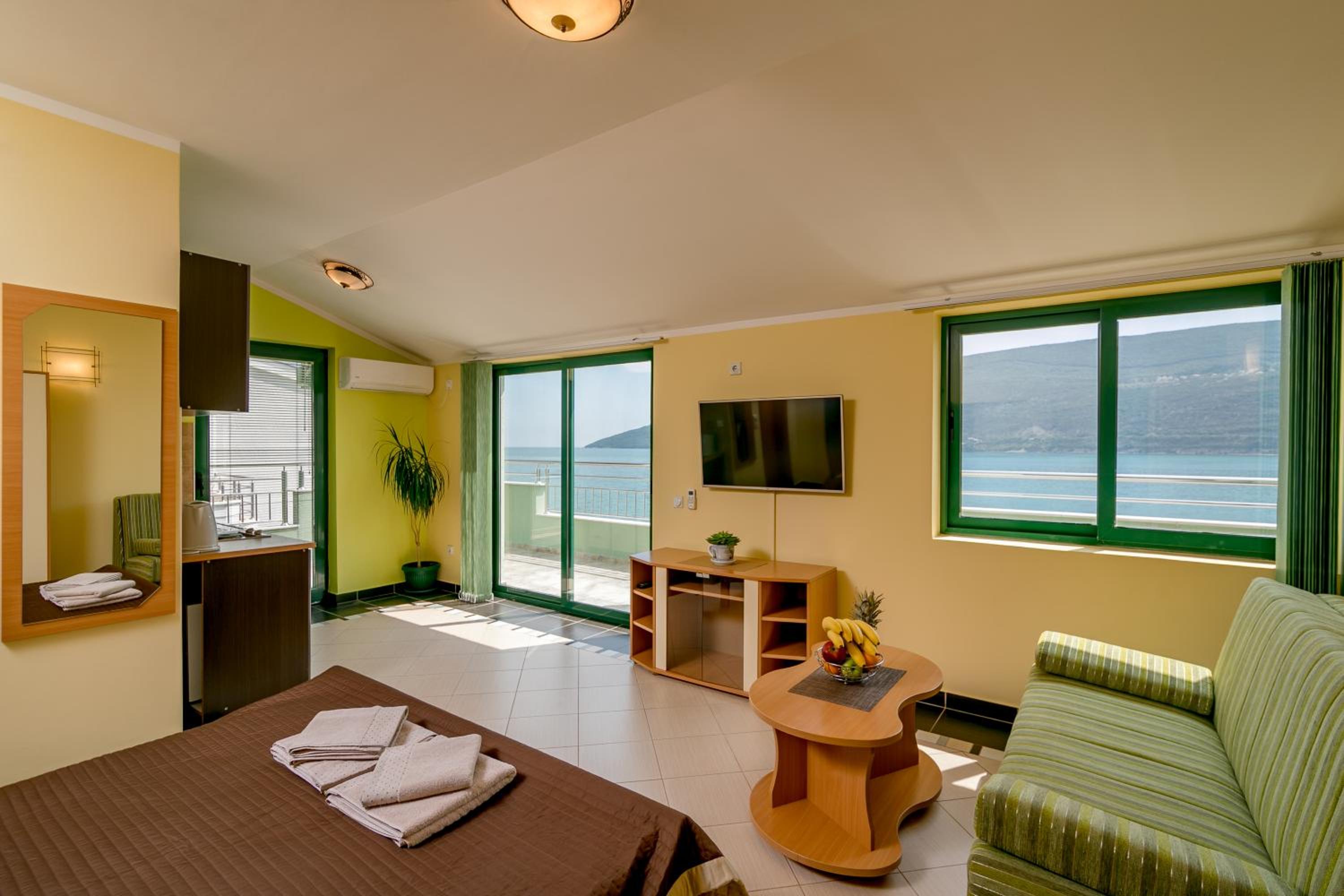 Studio Apartment with Sea View