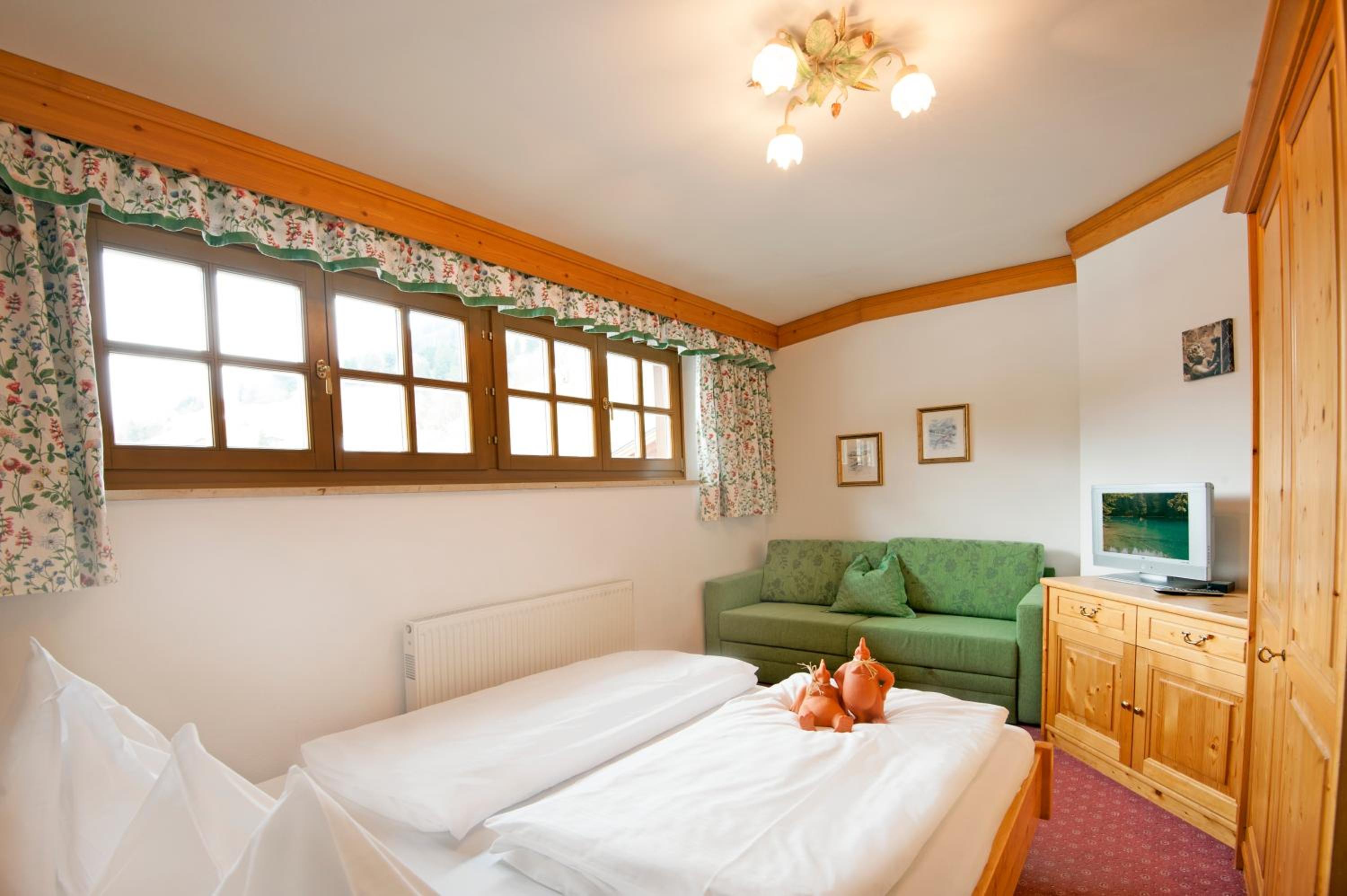 Two-Bedroom Apartment - Photo 3