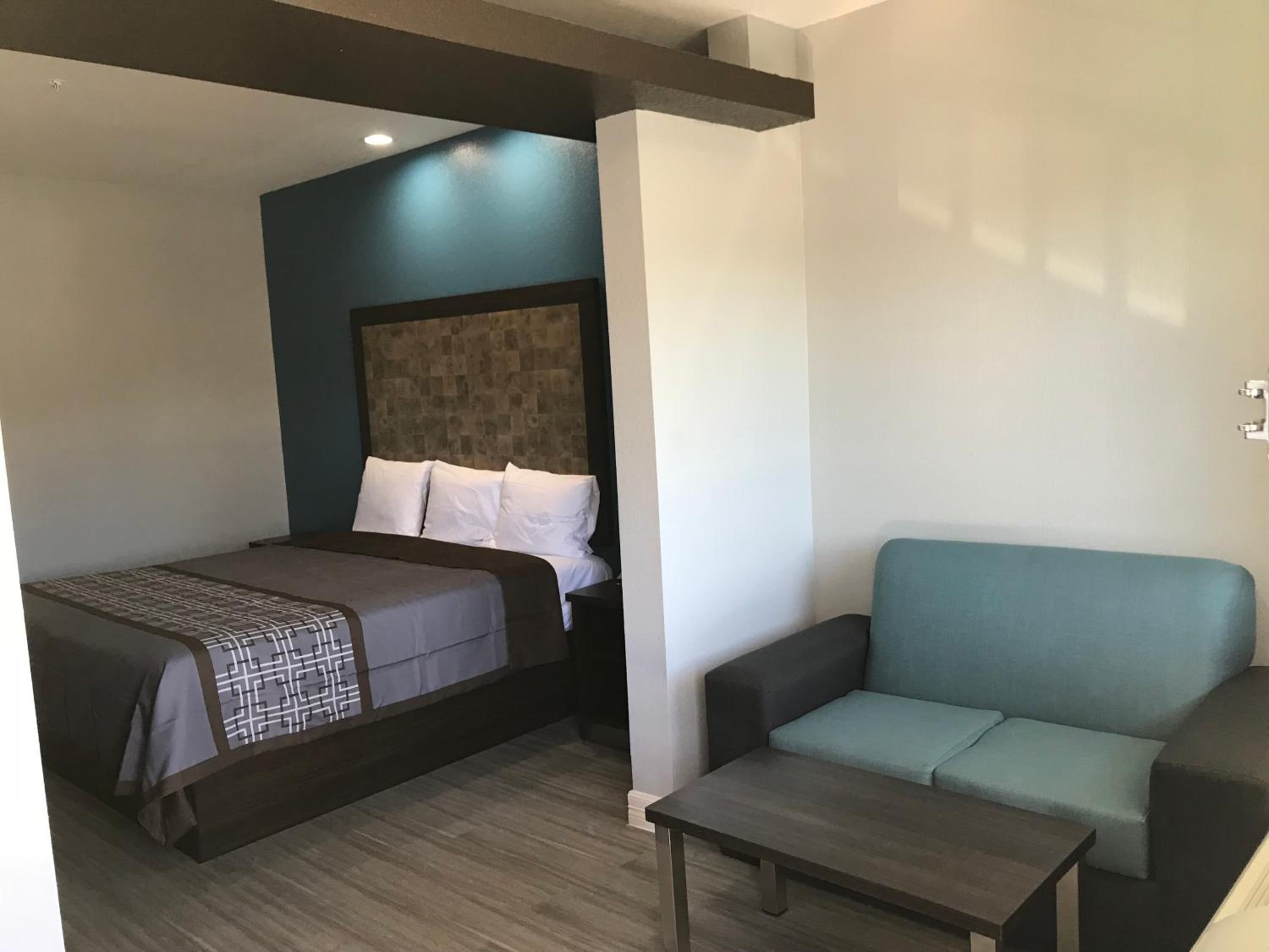 Deluxe King Suite - Photo 1