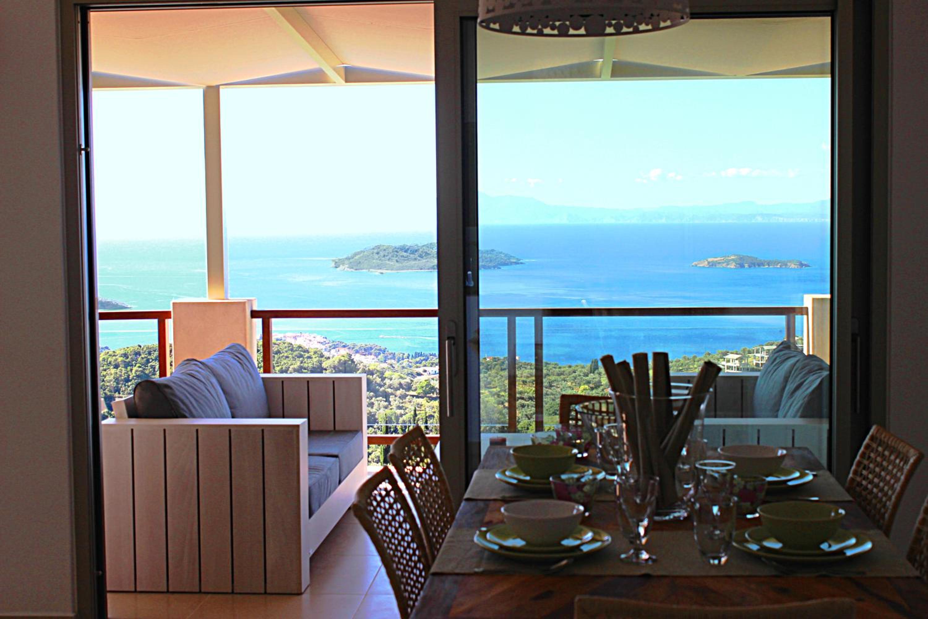 Three-Bedroom Villa with Private Pool photo 2