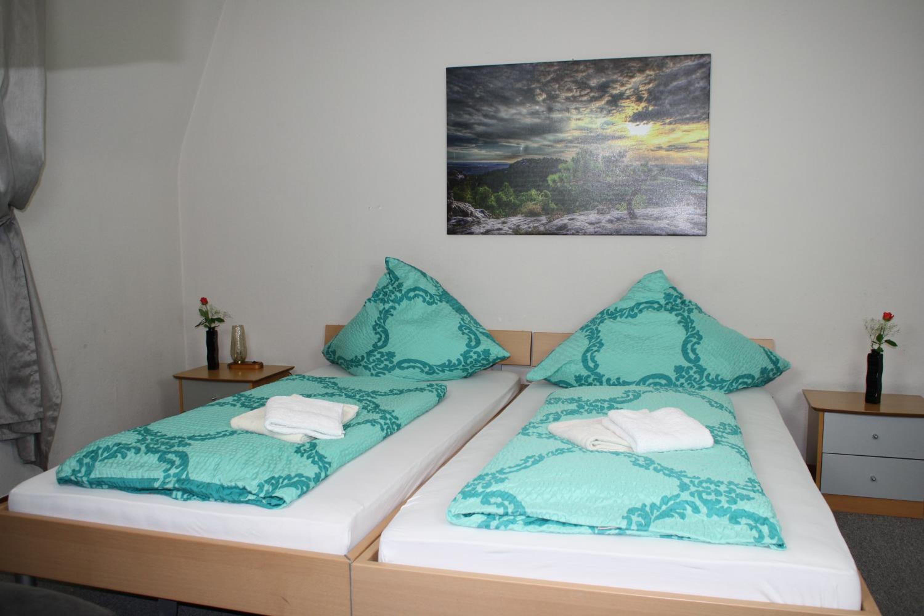 Triple Room with Bath - Photo 3