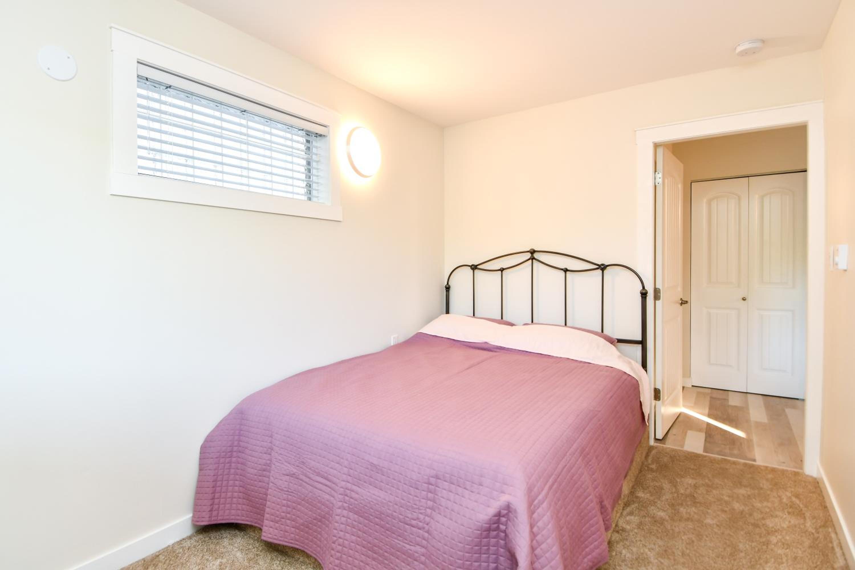 One-Bedroom Apartment - Photo 3