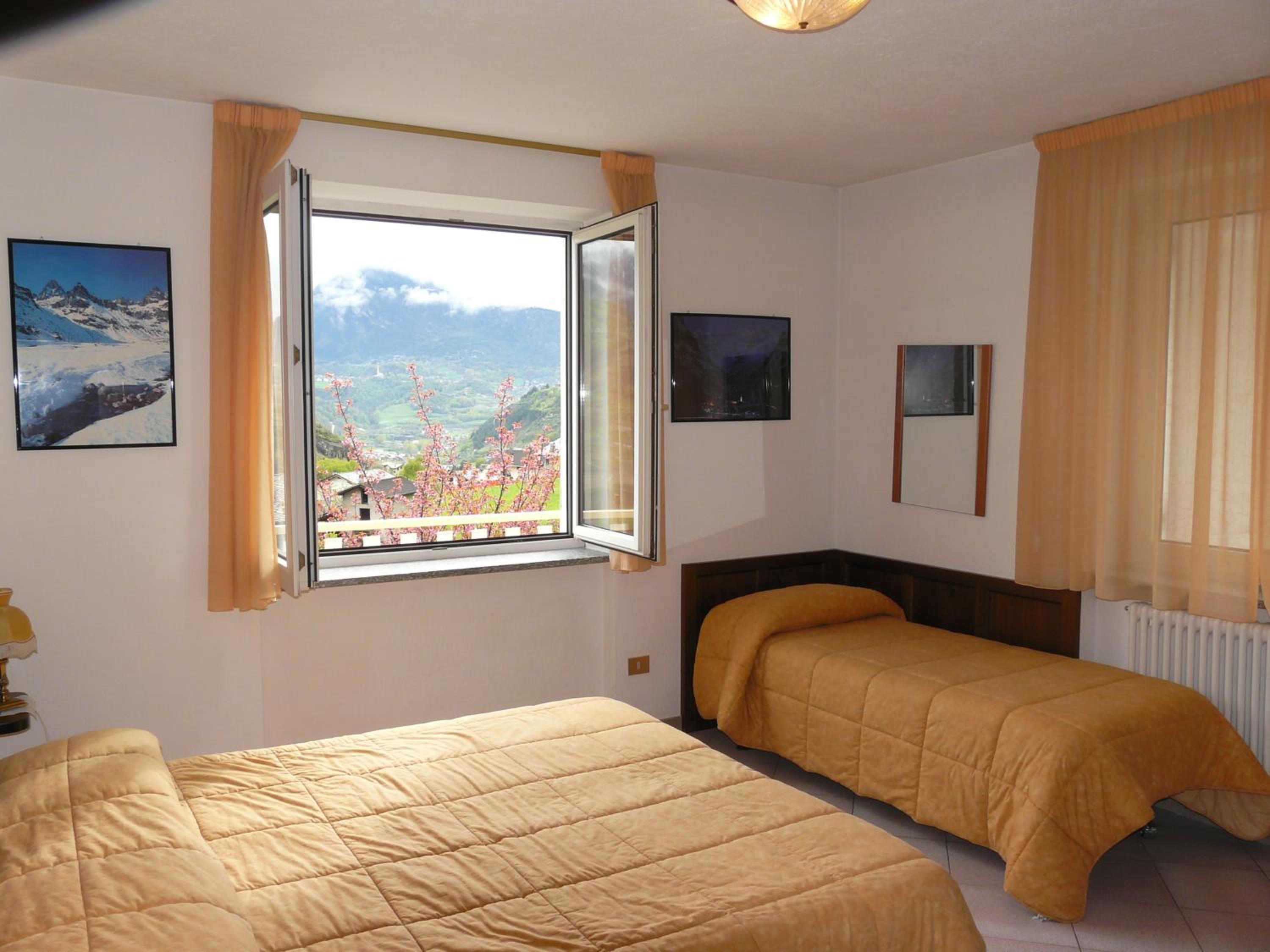 Apartment With Mountain View