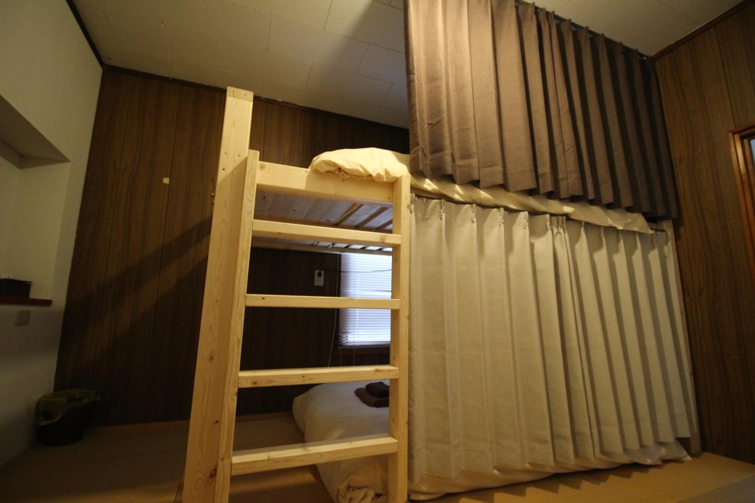 Single Bed in Mixed Dormitory Room
