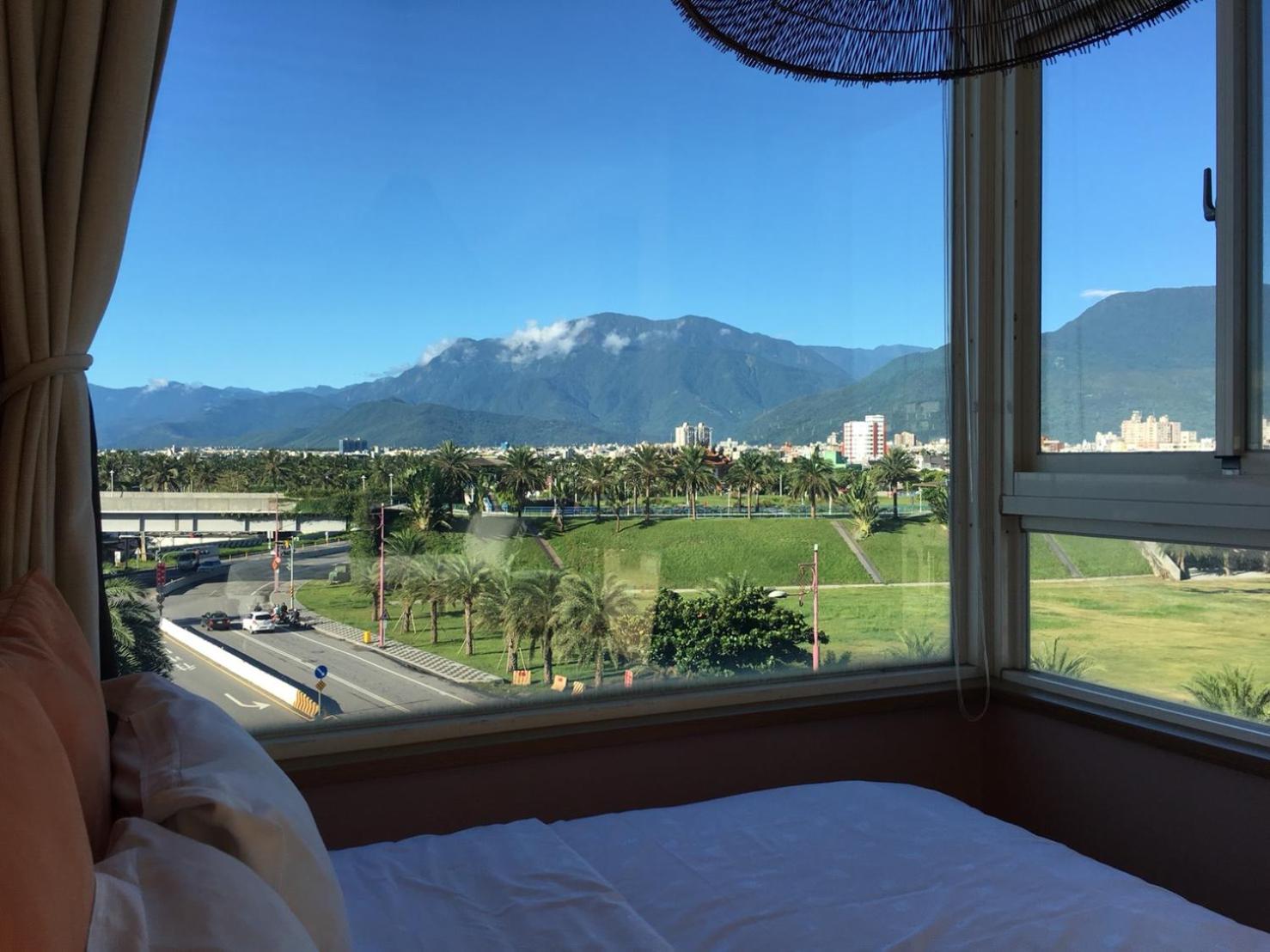 Deluxe Twin Room with Sea View photo 2