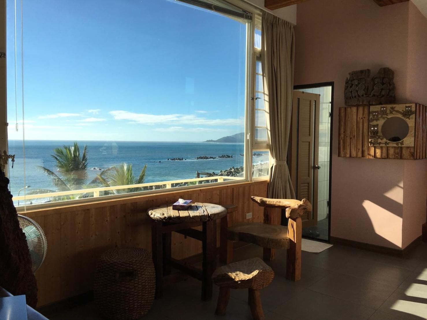 Deluxe Twin Room with Sea View photo 3