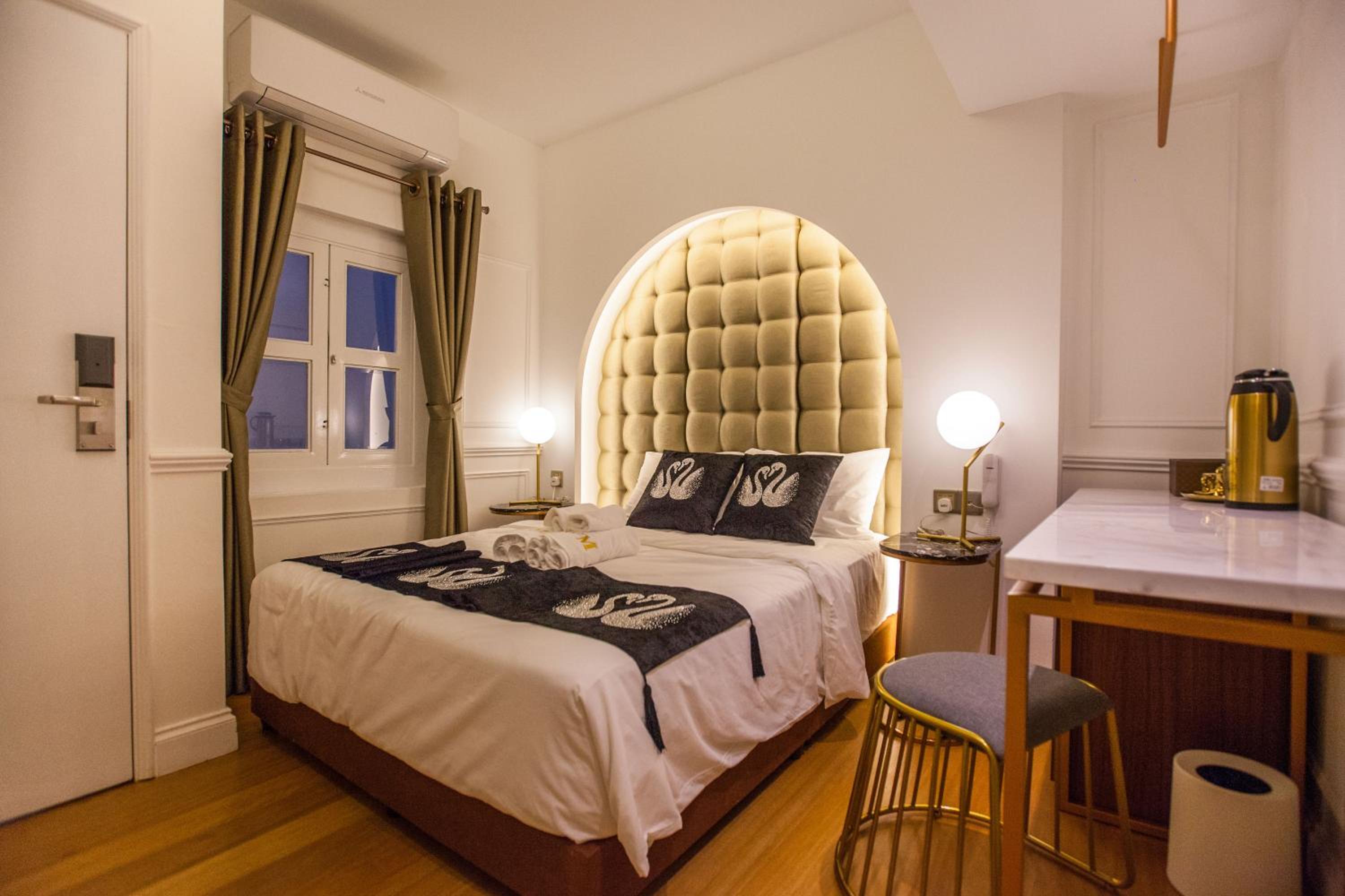 Deluxe Room - Photo 4