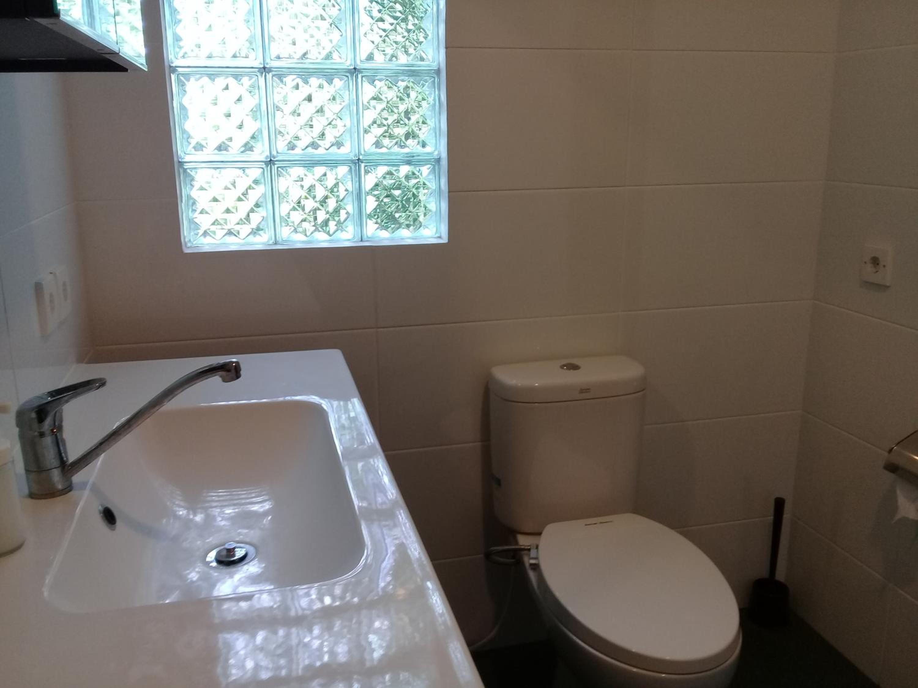 Apartment with Sea View - Photo 10