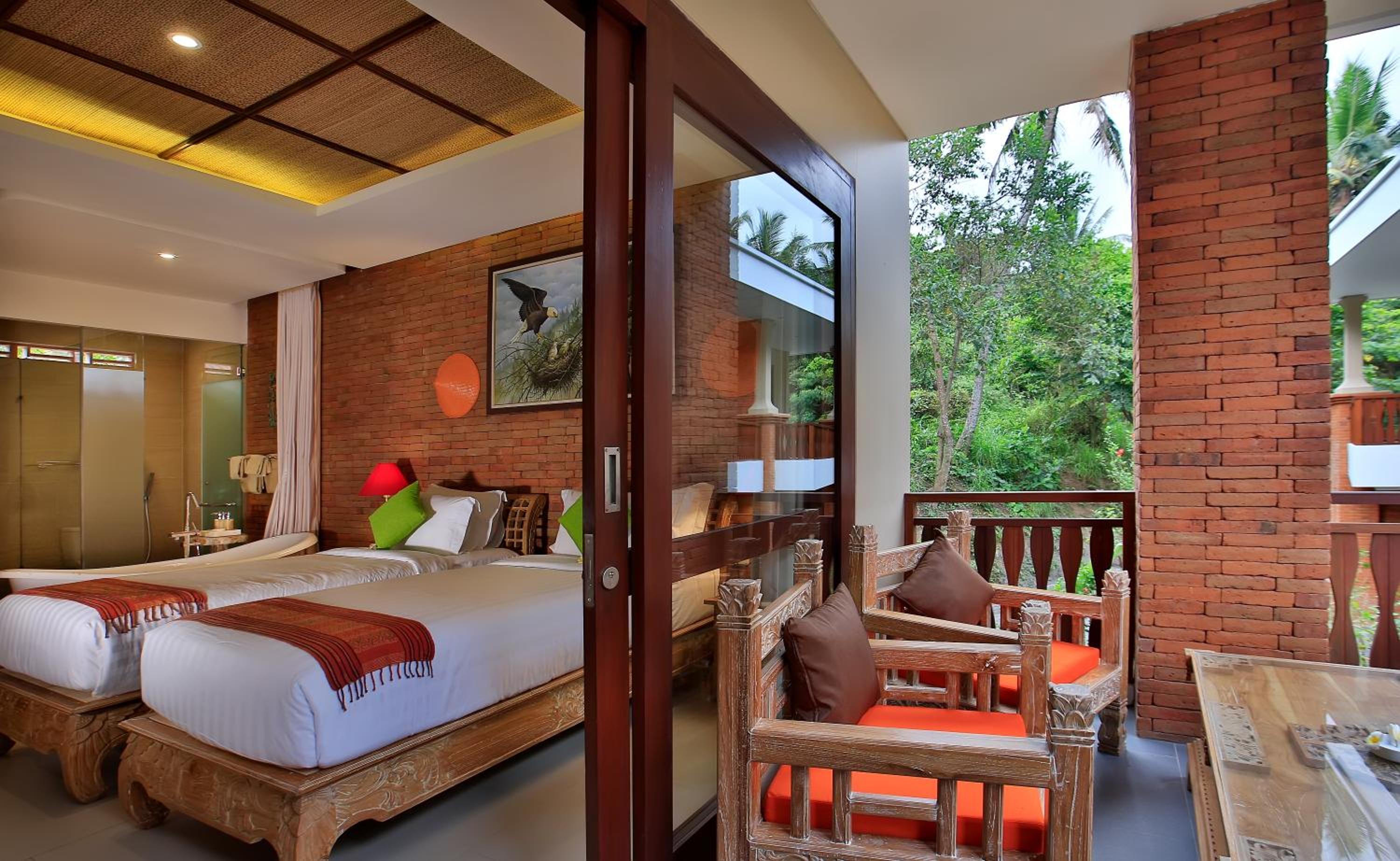Deluxe Pool View Room with Free Daily Afternoon Tea photo 2
