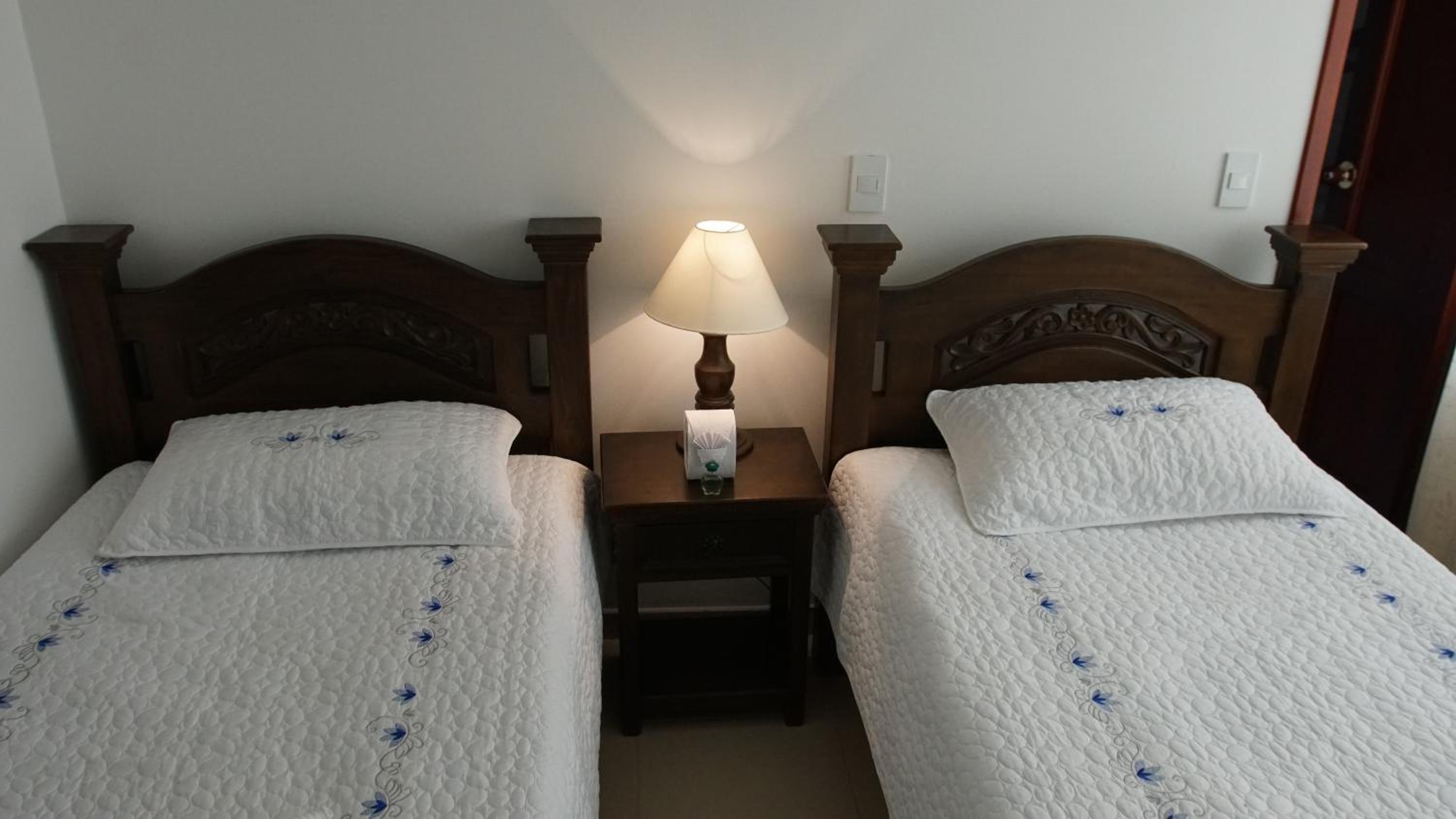 Deluxe Twin Room photo 3