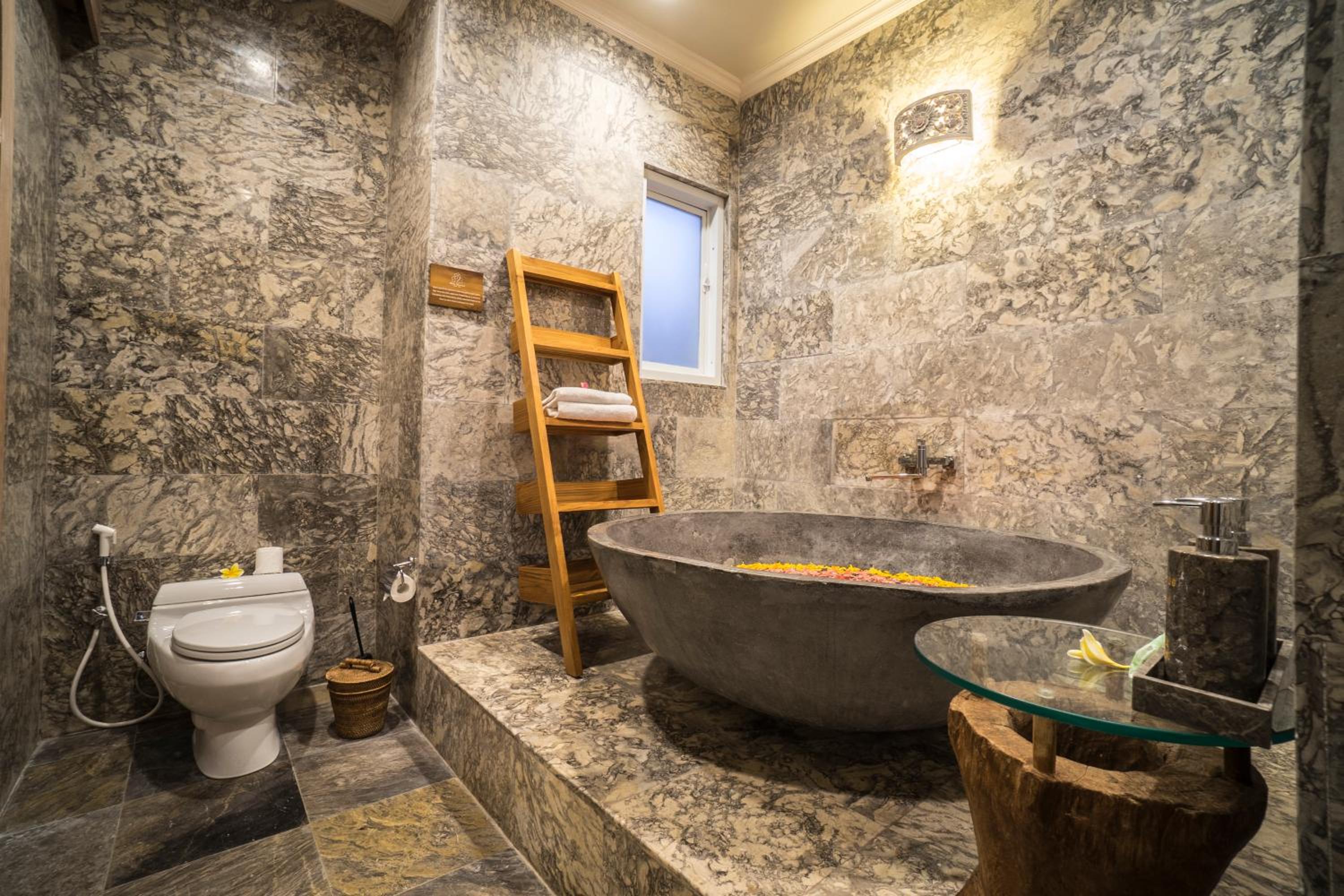 Deluxe King Suite - Photo 4