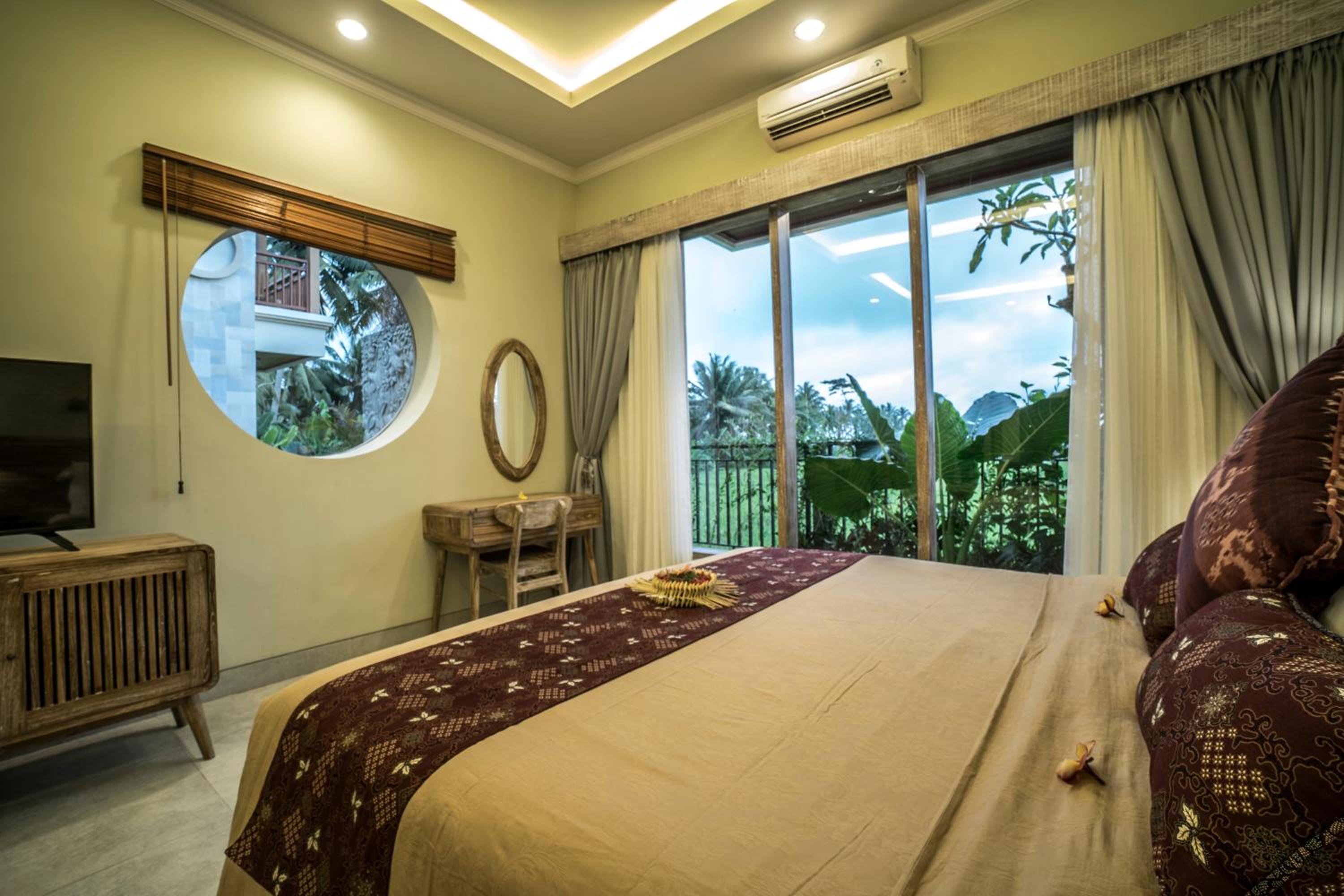 Deluxe King Suite - Photo 7