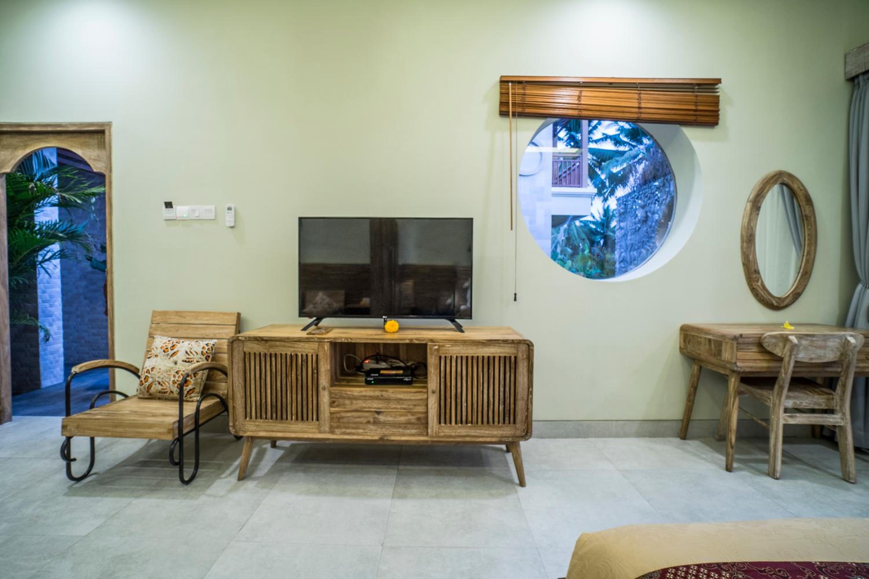 Deluxe King Suite - Photo 2