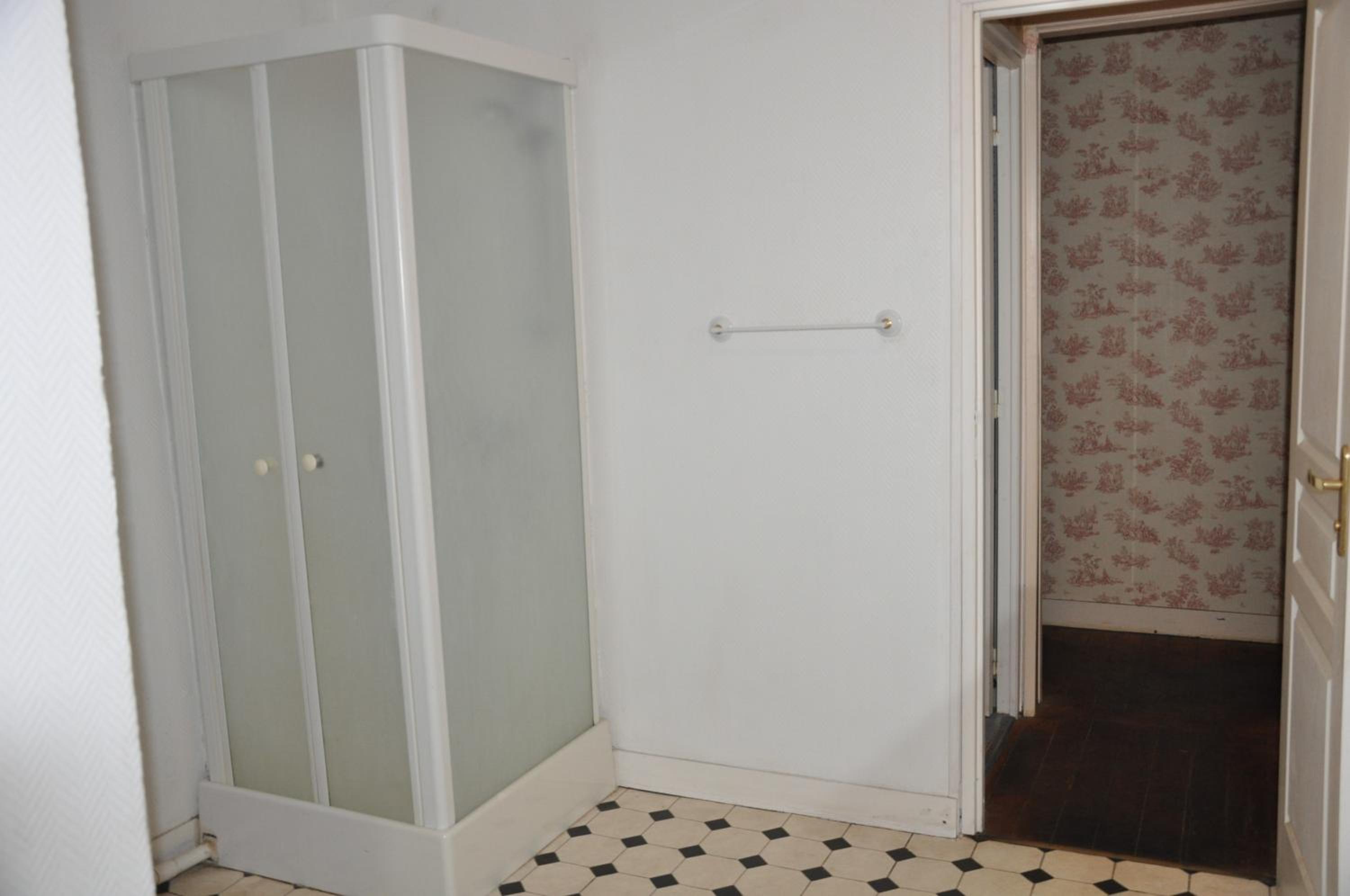 Triple Room with Shared Bathroom photo 3