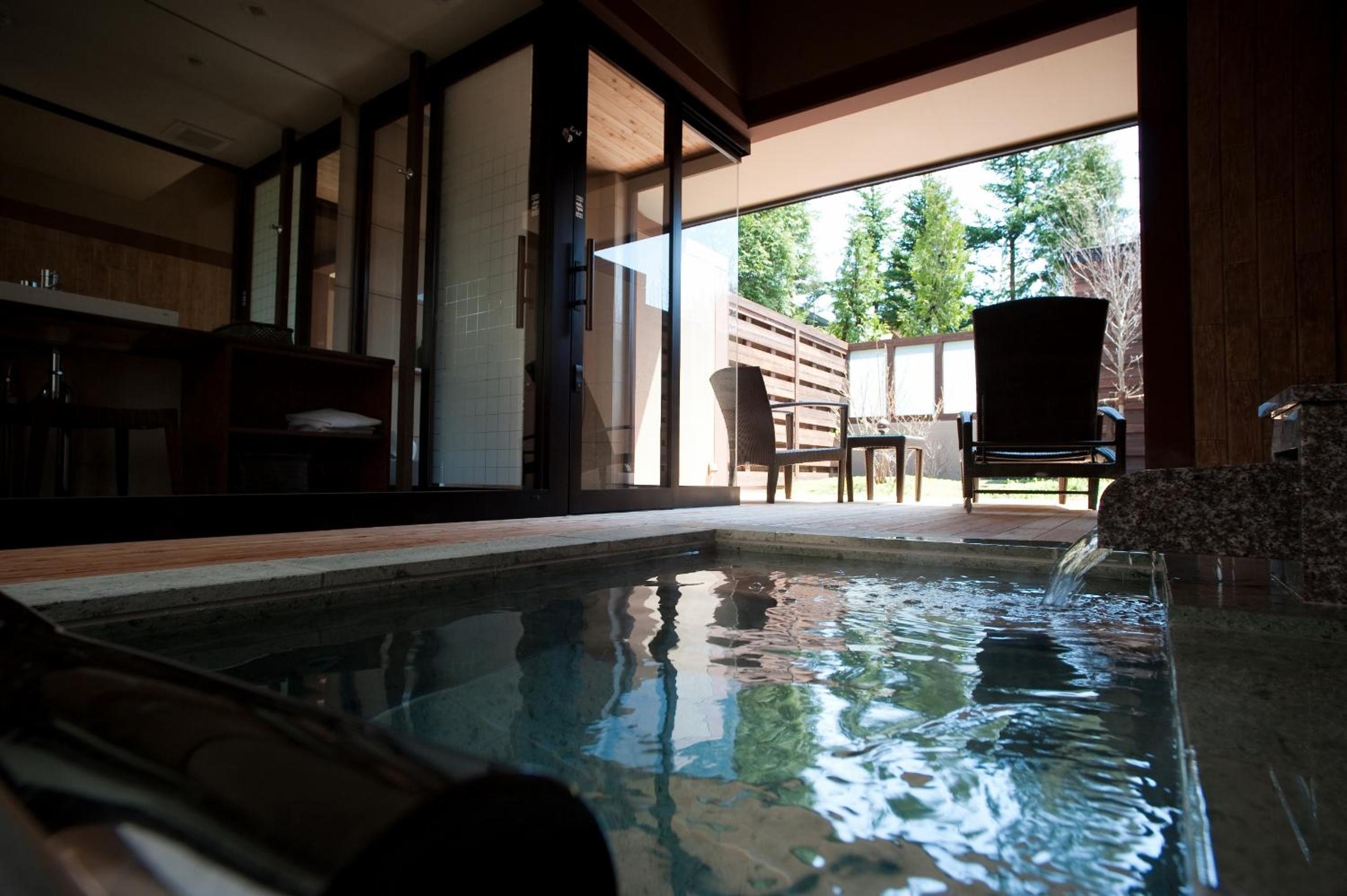 Room with Tatami Area and Onsen Open-Air Bath - Buffet Breakfast + Kaiseki Dinner Included - Photo 10