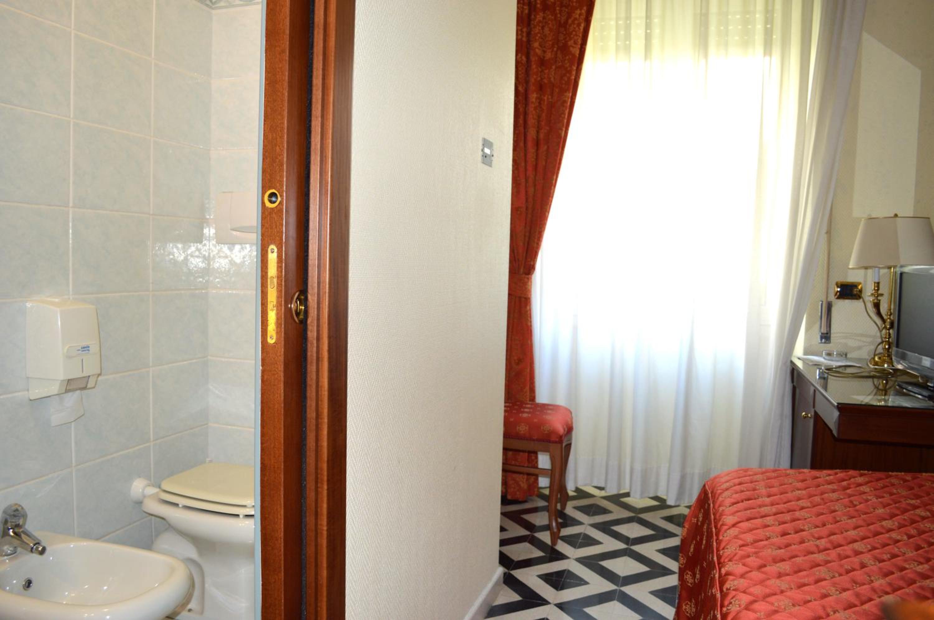 Single Room photo 3