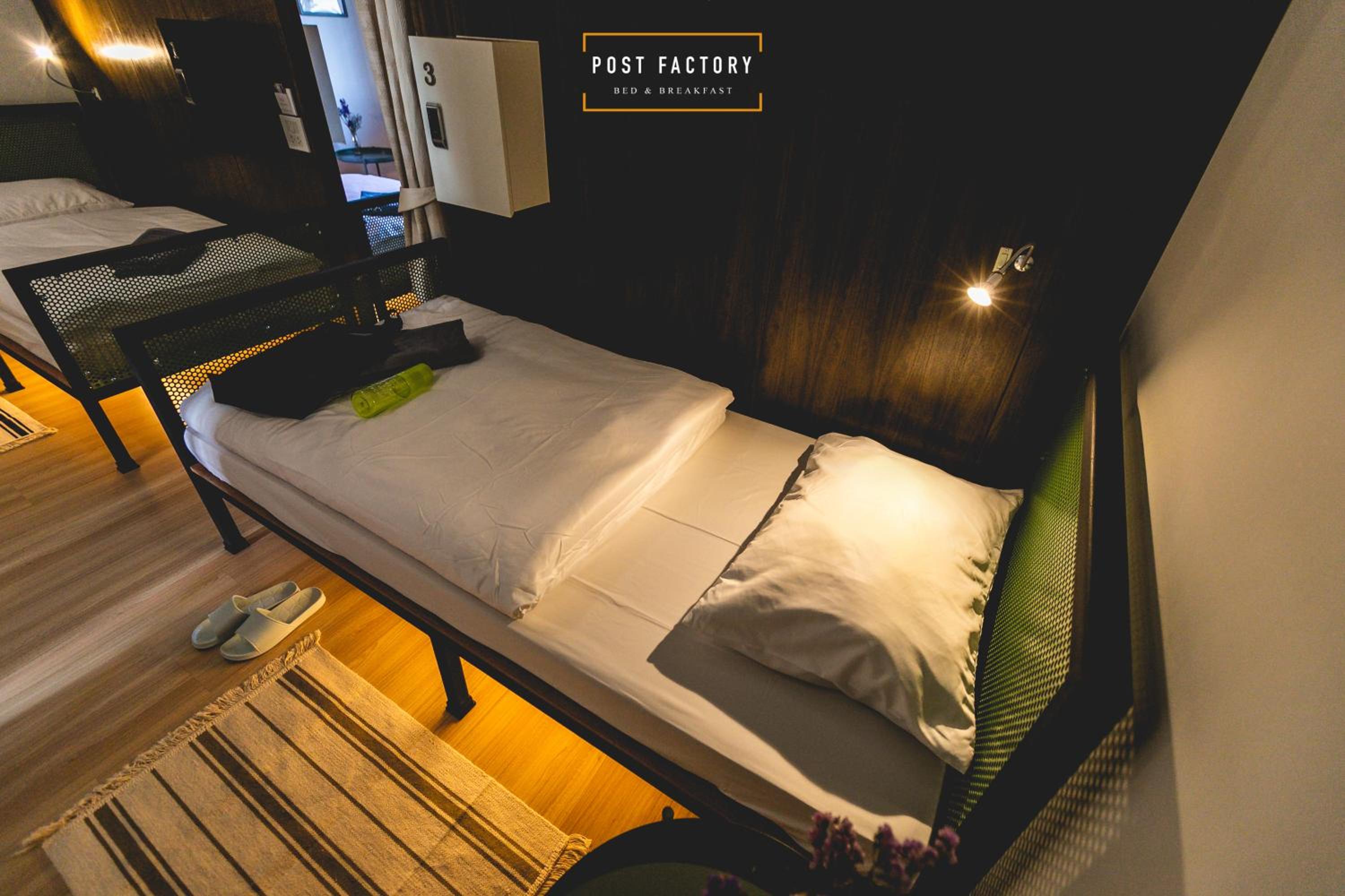 Quadruple Room with Private Bathroom photo 3
