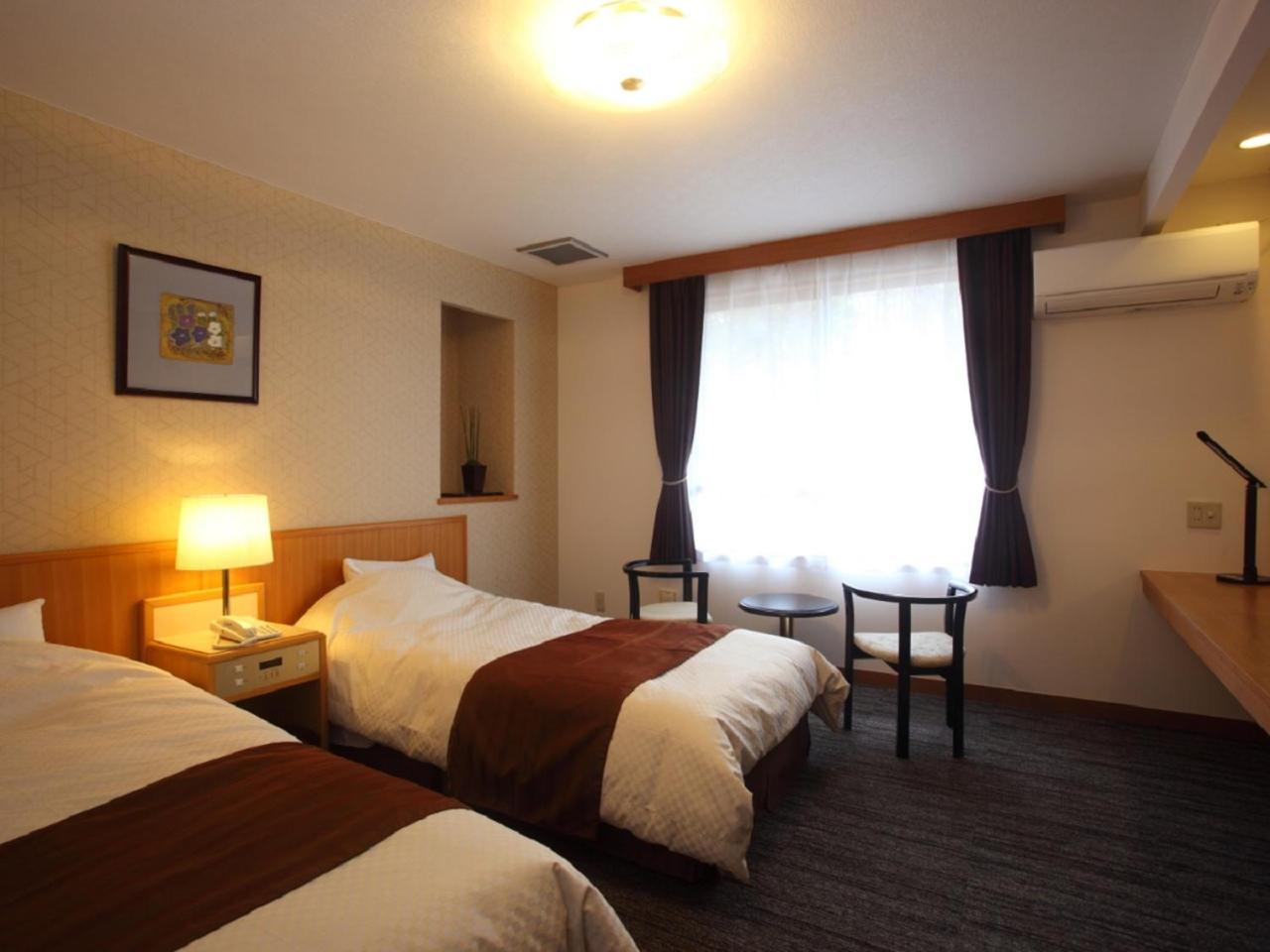 Twin Room With Mountain View - Non-Smoking