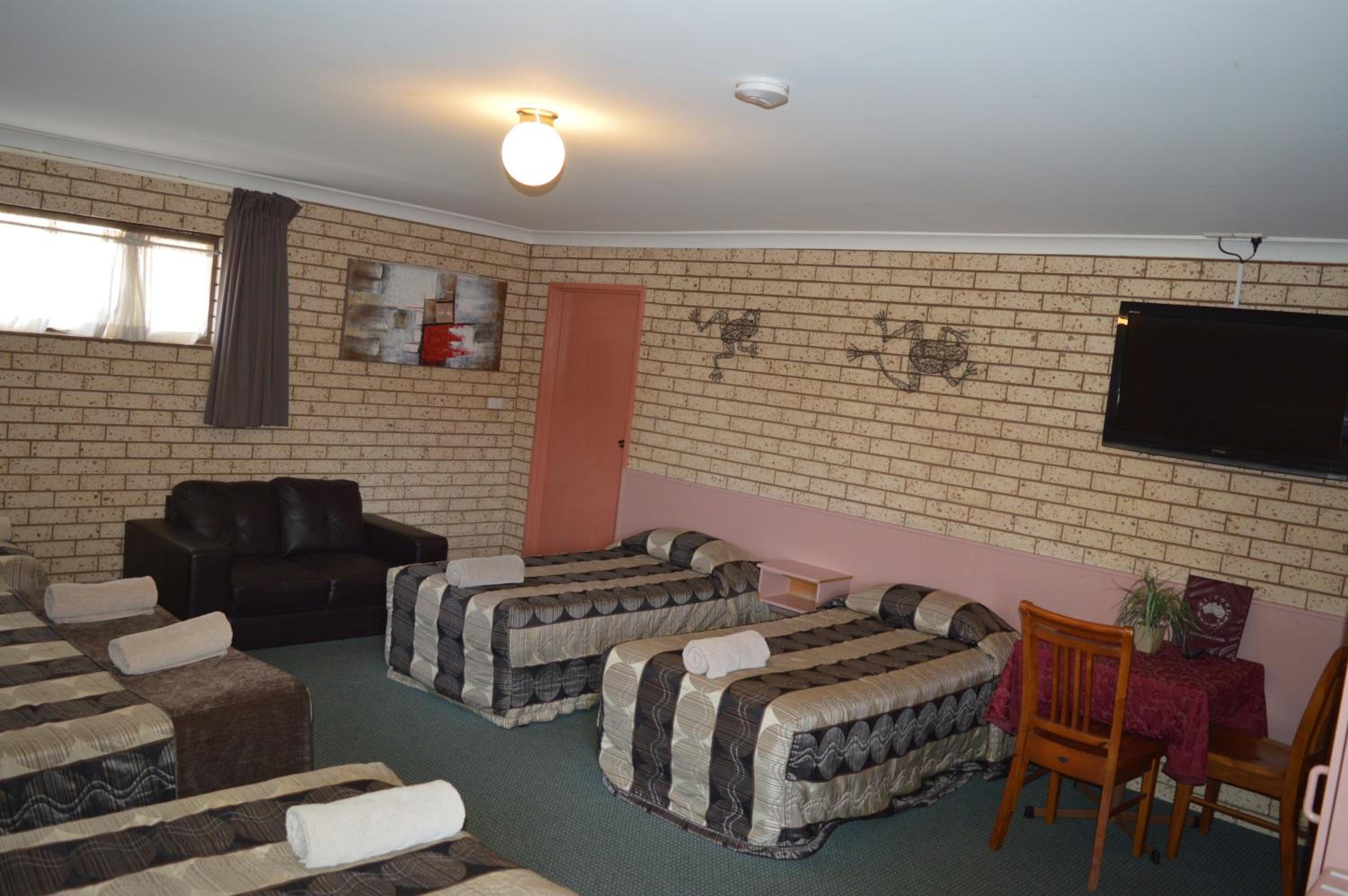 Superior Family Room photo 1