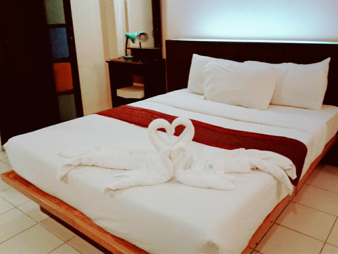 Deluxe Double Room - Photo 9