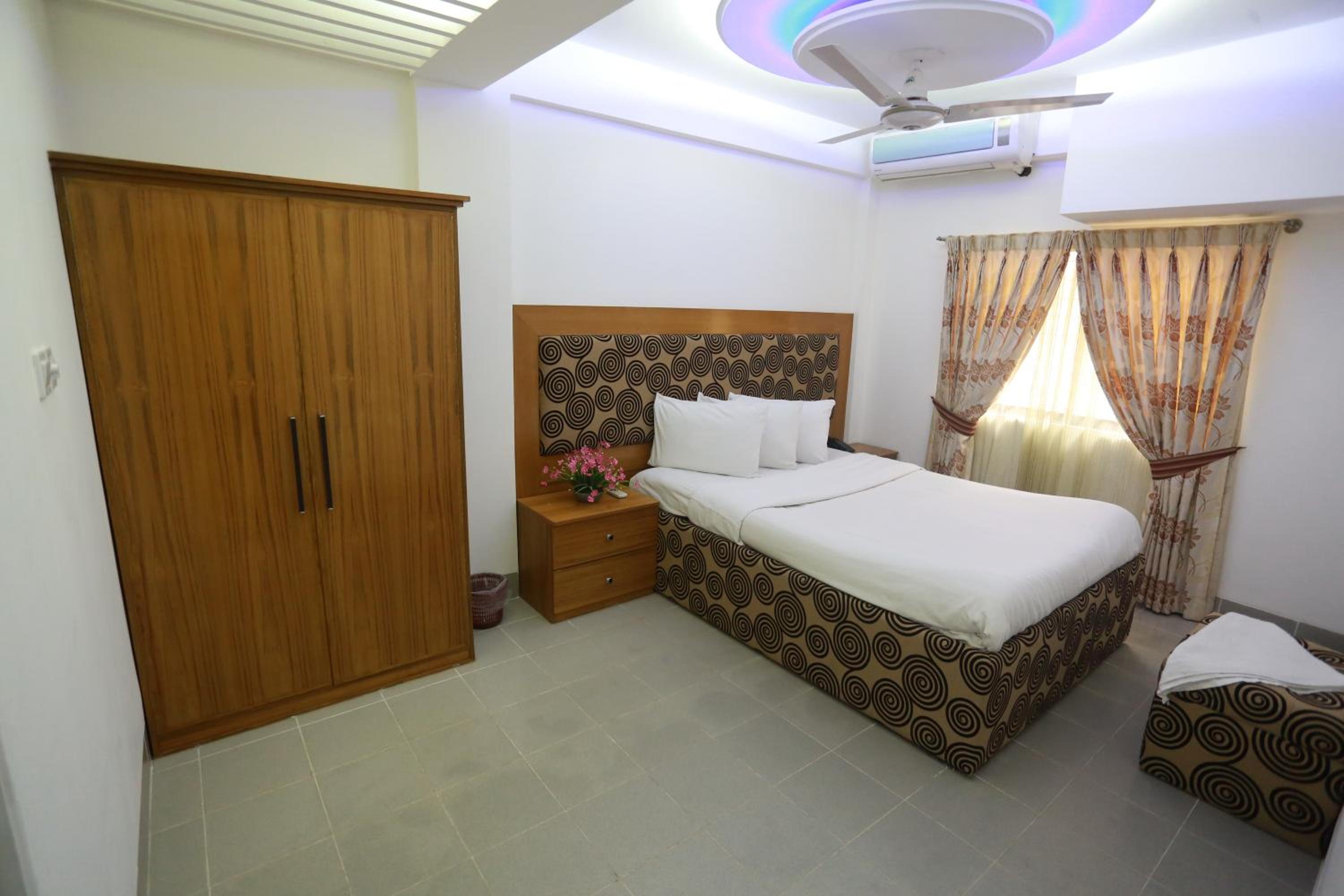 Deluxe Family Room photo 1
