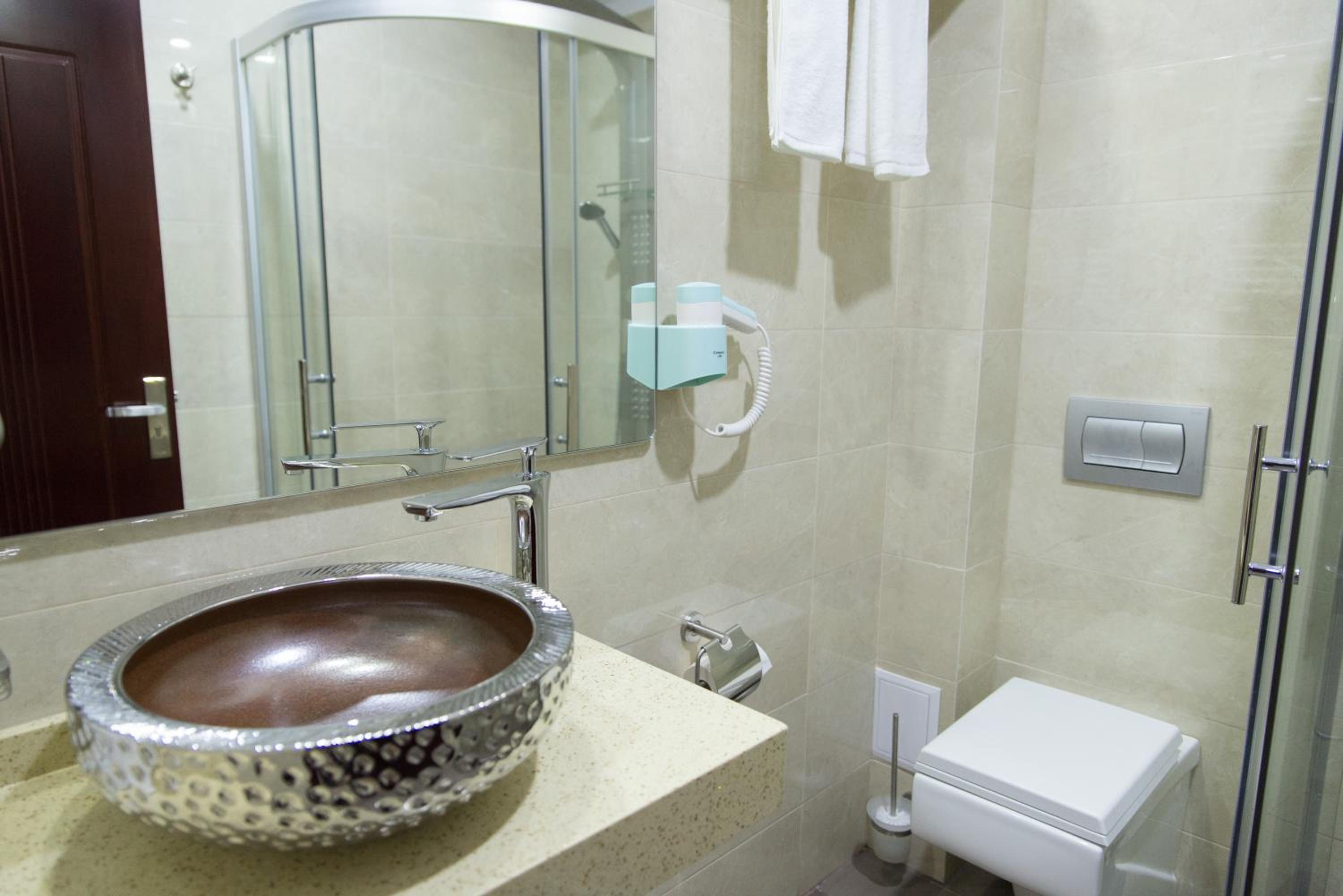 Double Room with Balcony (2 Adults + 1 Child) photo 2