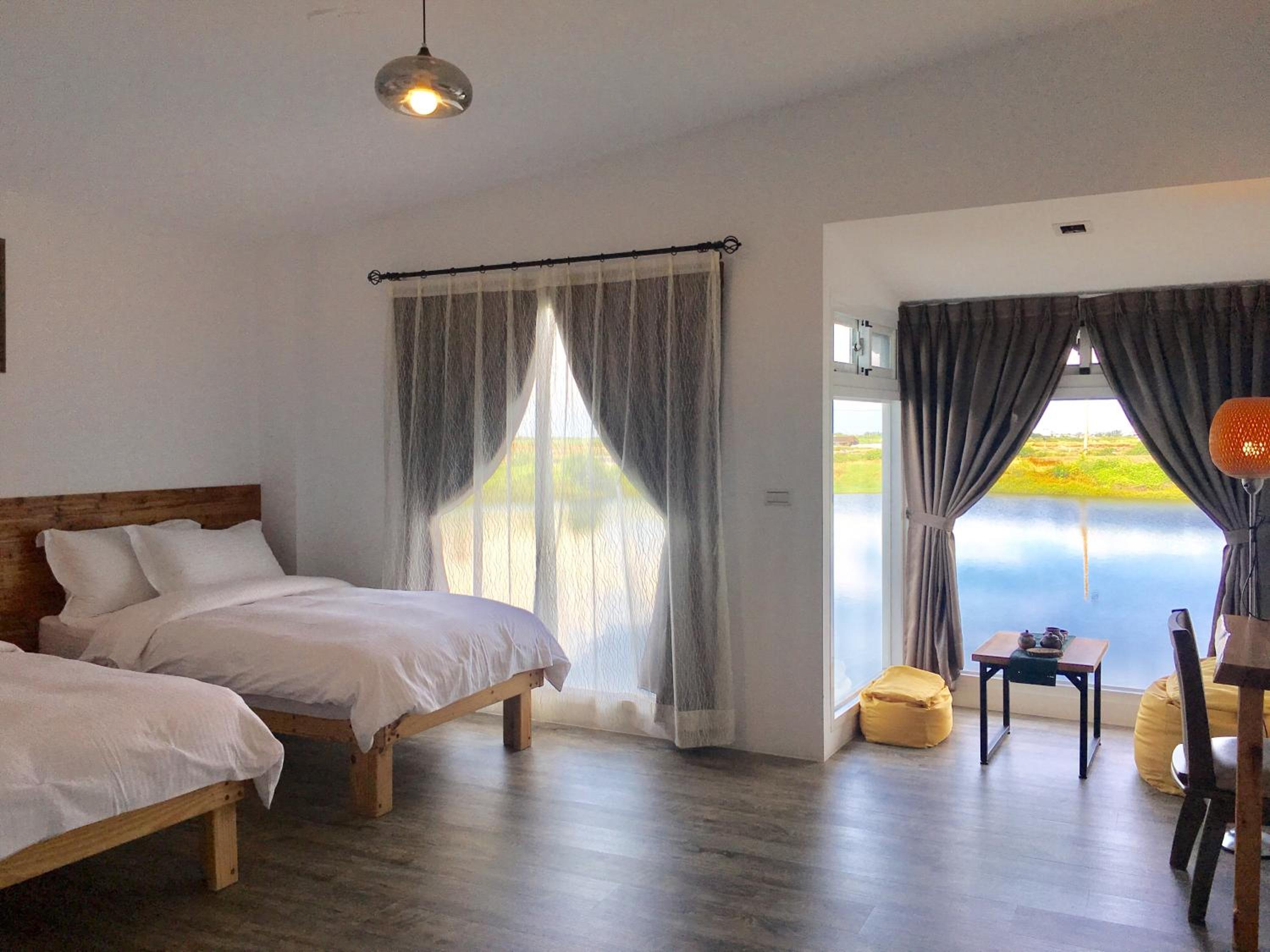 Superior Double or Twin Room with Lake View photo 1