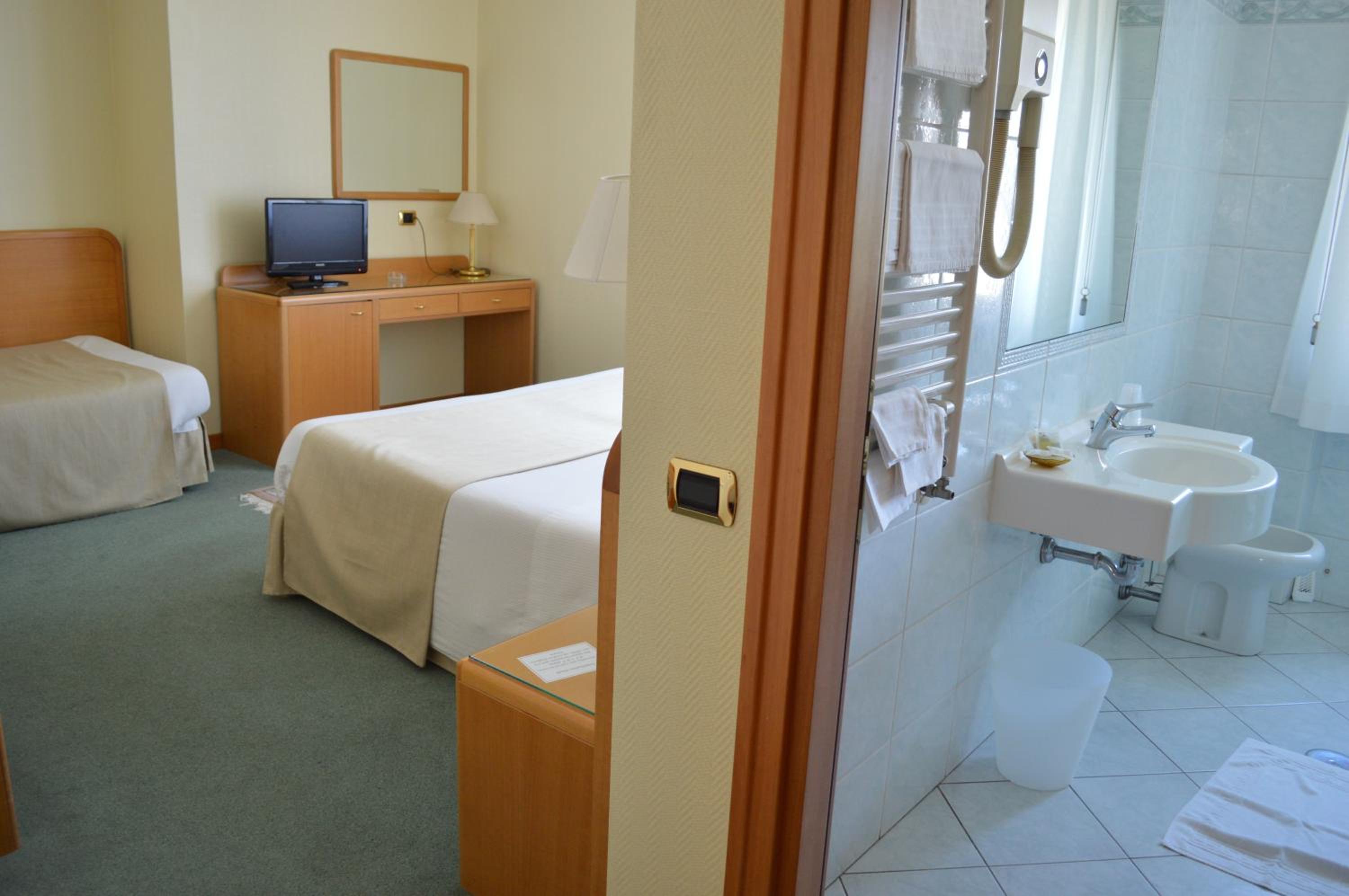 Triple Room photo 2
