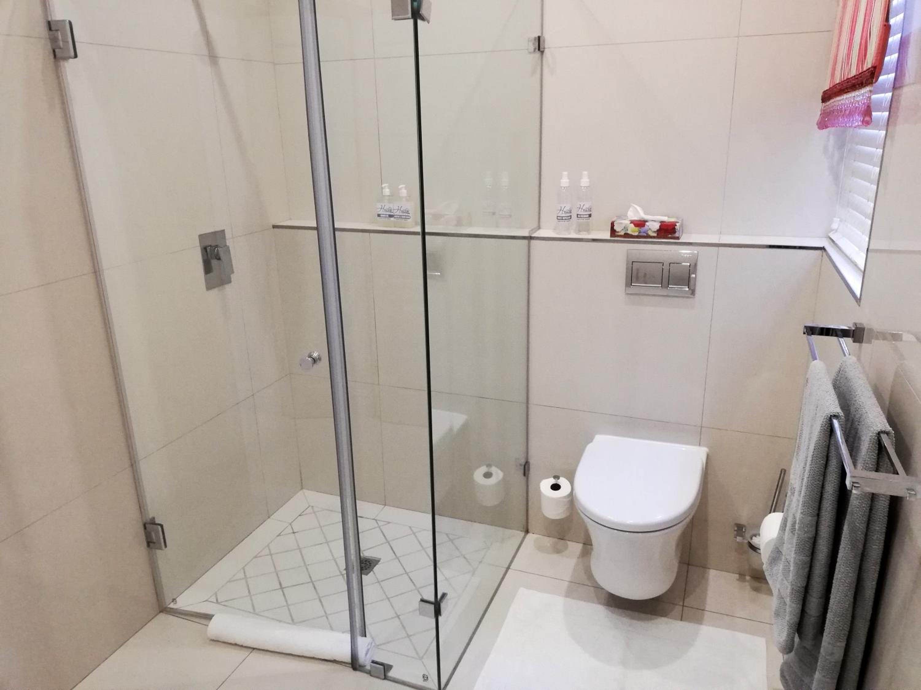 Double Room with Patio - Photo 15