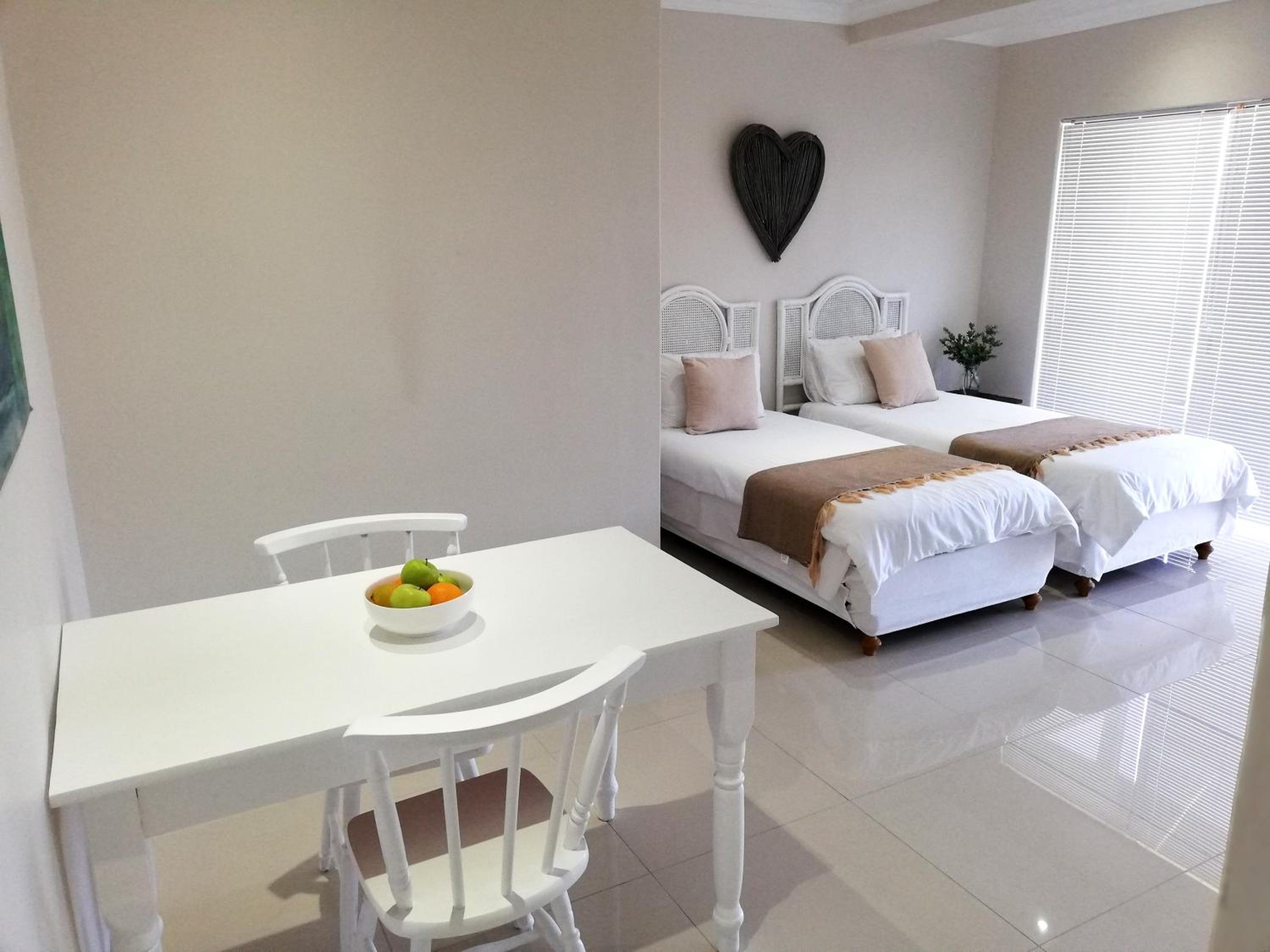 Double Room with Patio - Photo 1