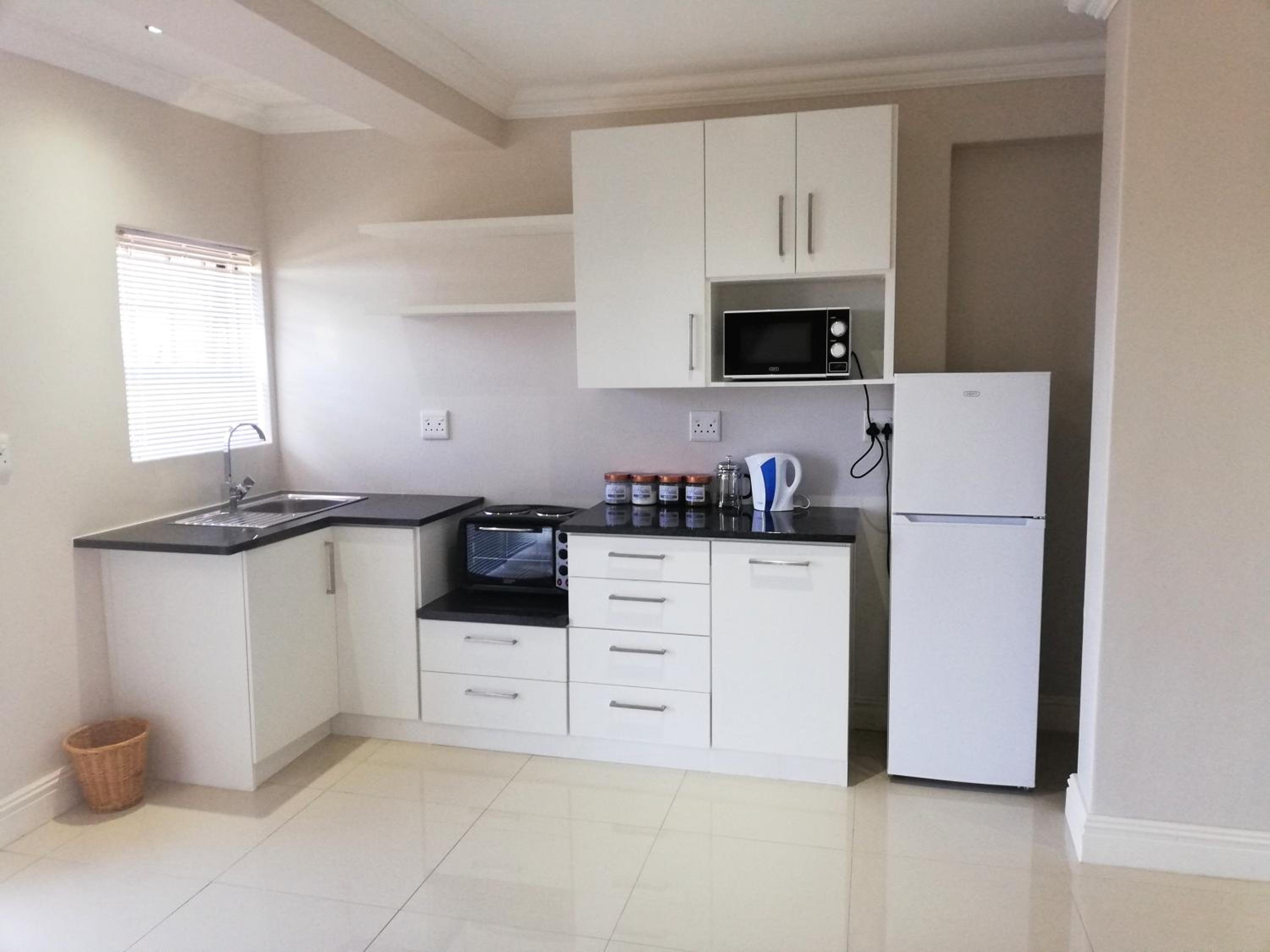 Double Room with Patio - Photo 6
