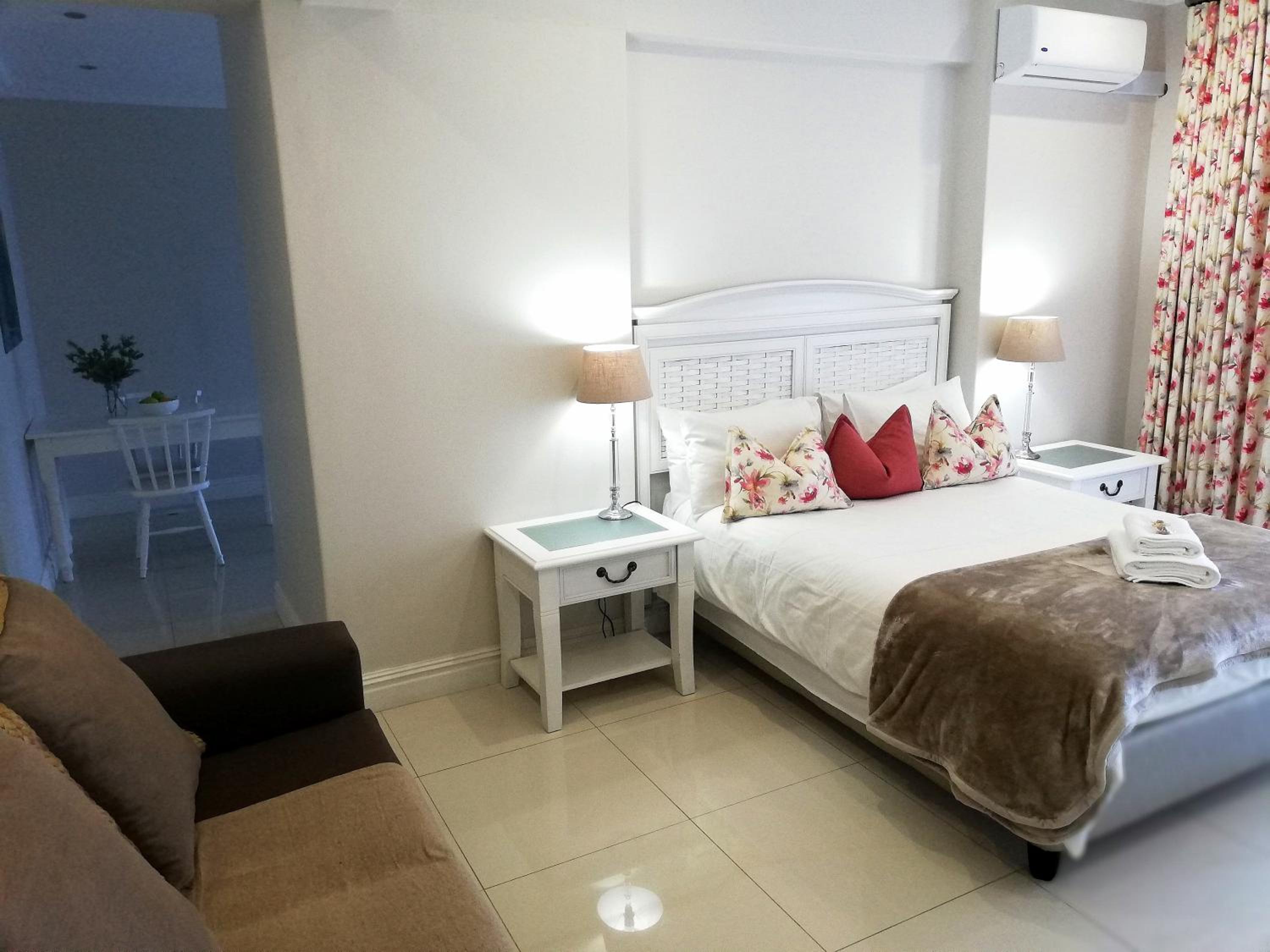 Double Room with Patio - Photo 12