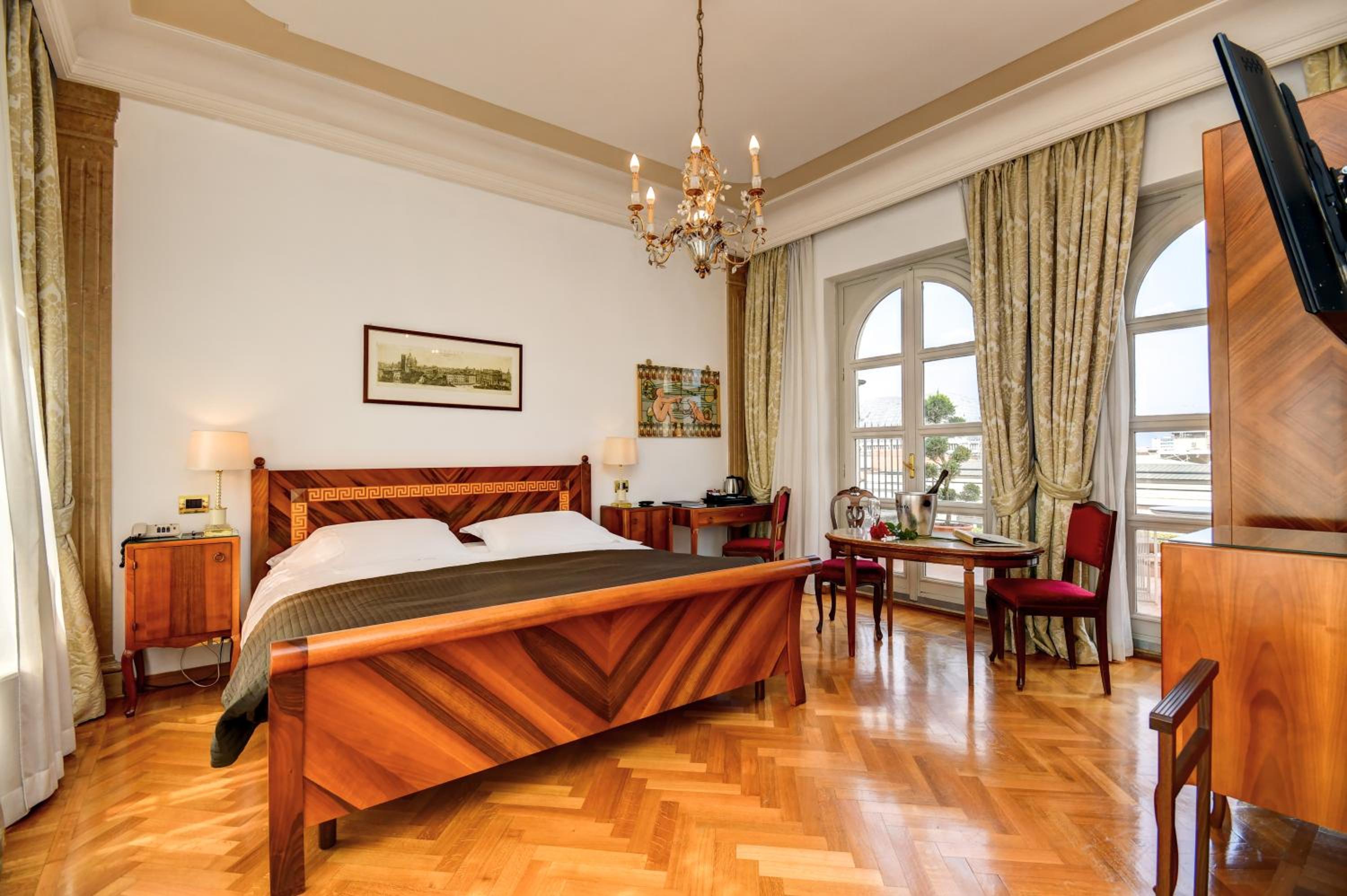 Suite with City View - Photo 2