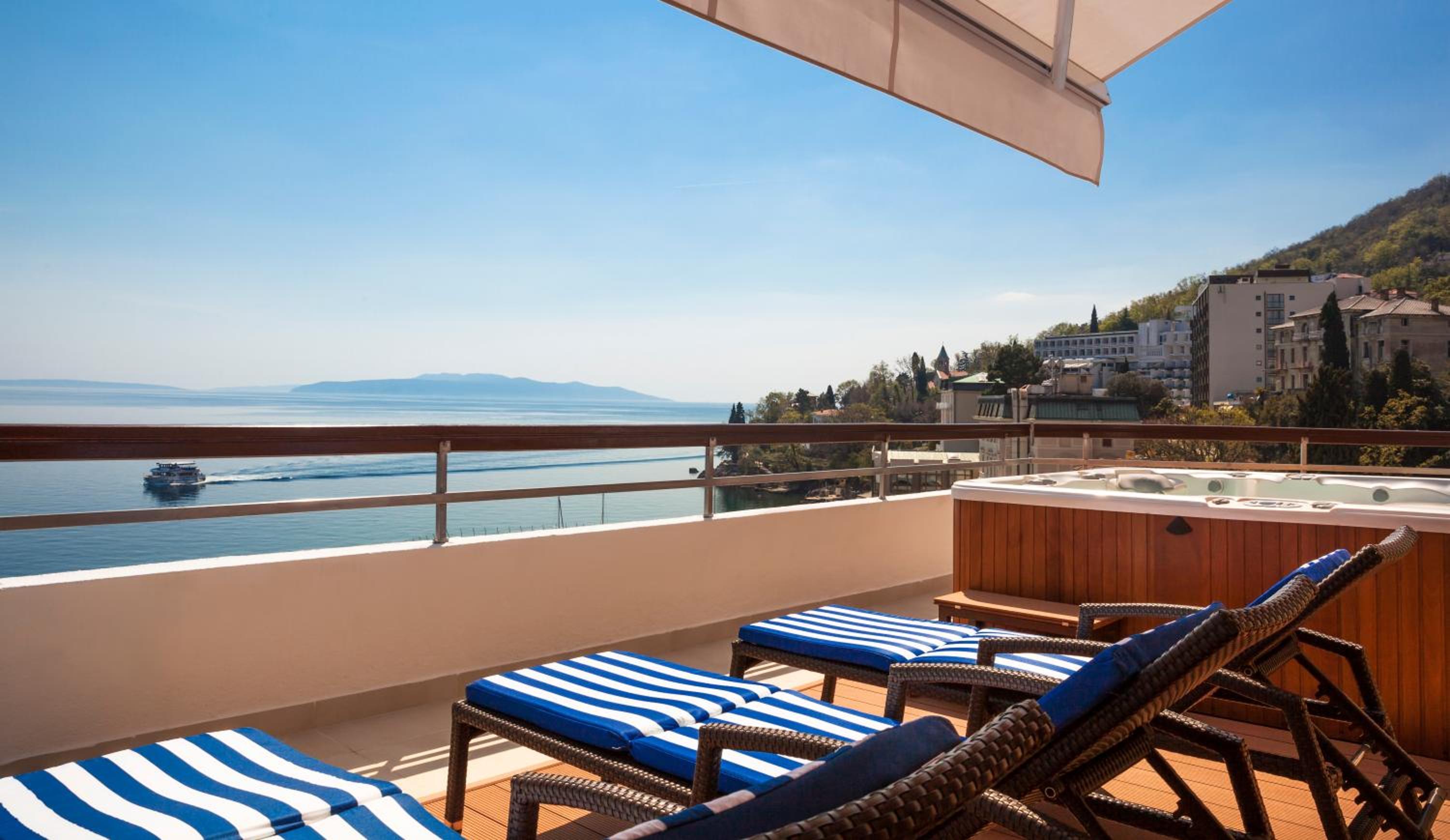 Premium Double Room with Sea View - Photo 2