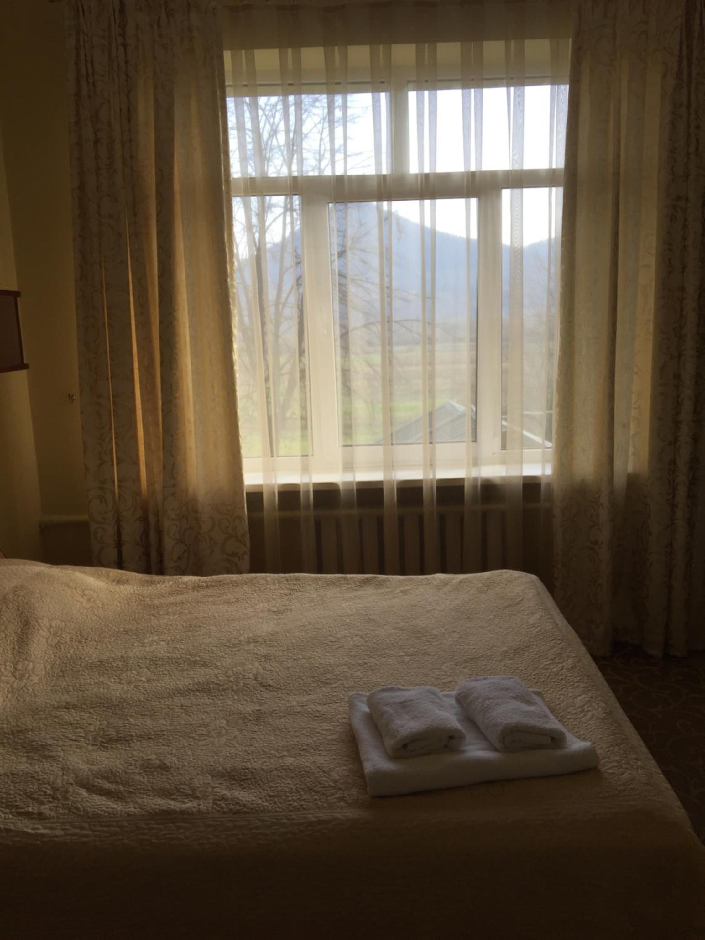 Family Room with Mountain View photo 2