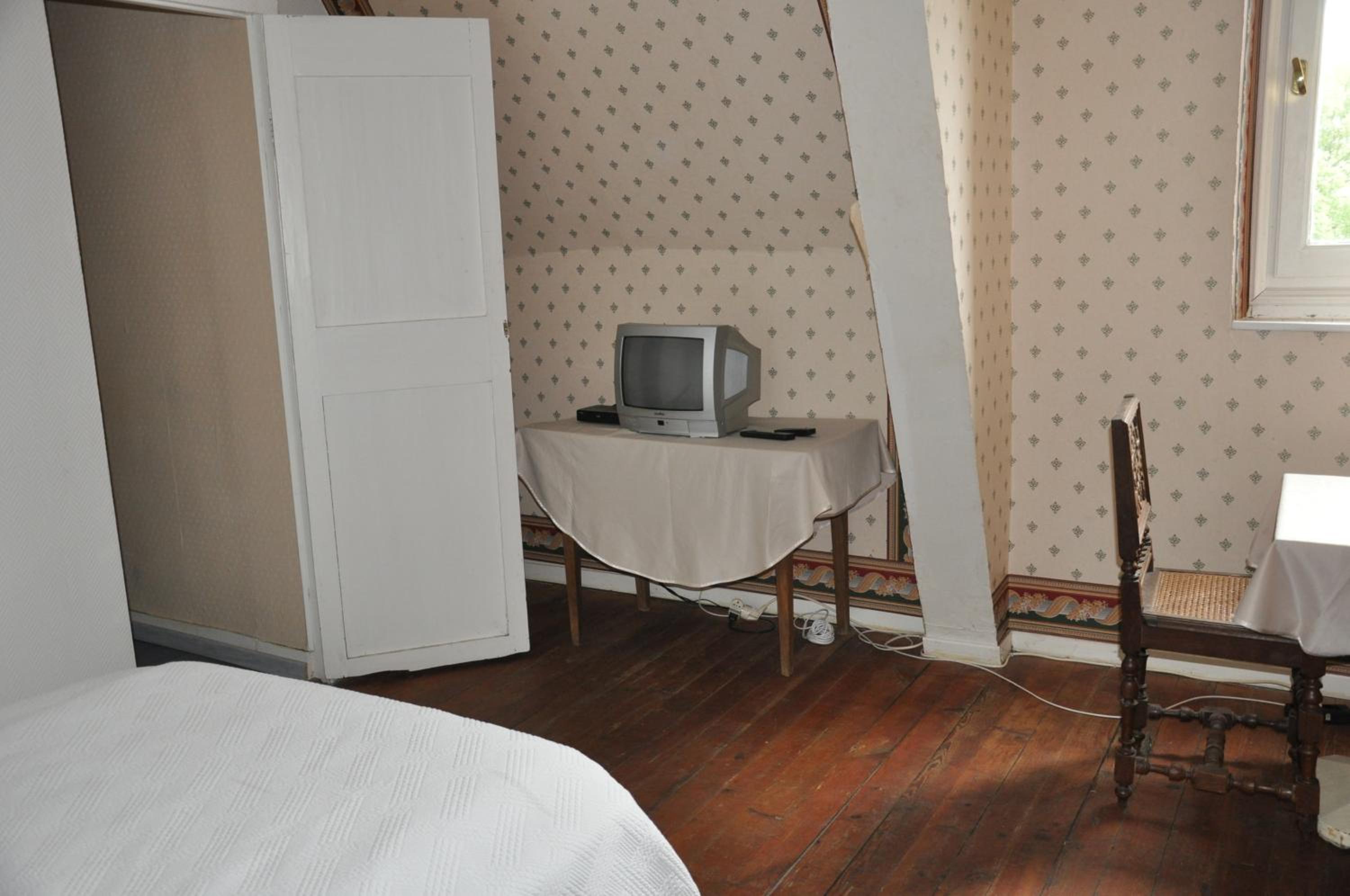 Double Room with Shared Bathroom photo 3