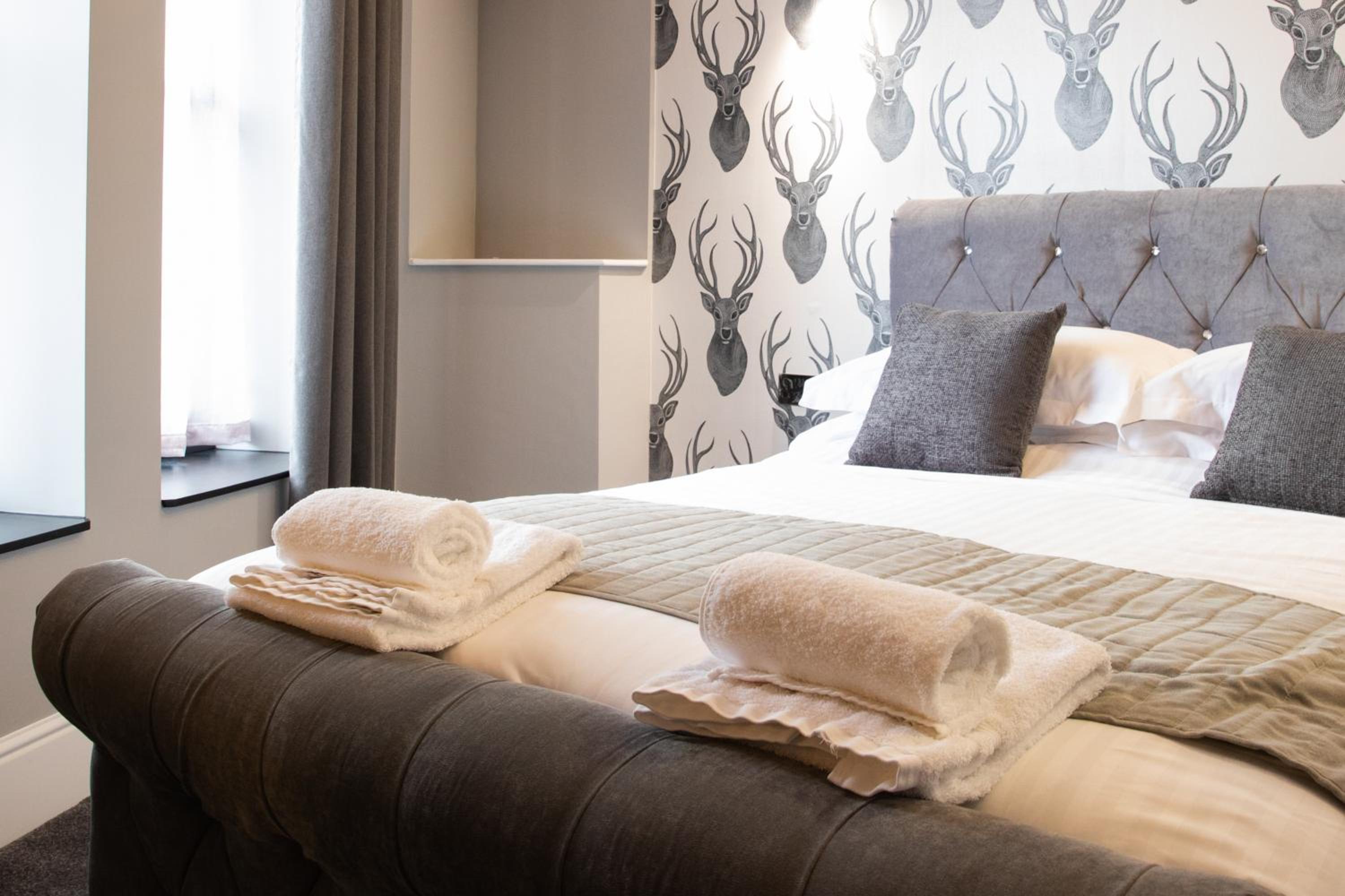 Deluxe King Room - Photo 2