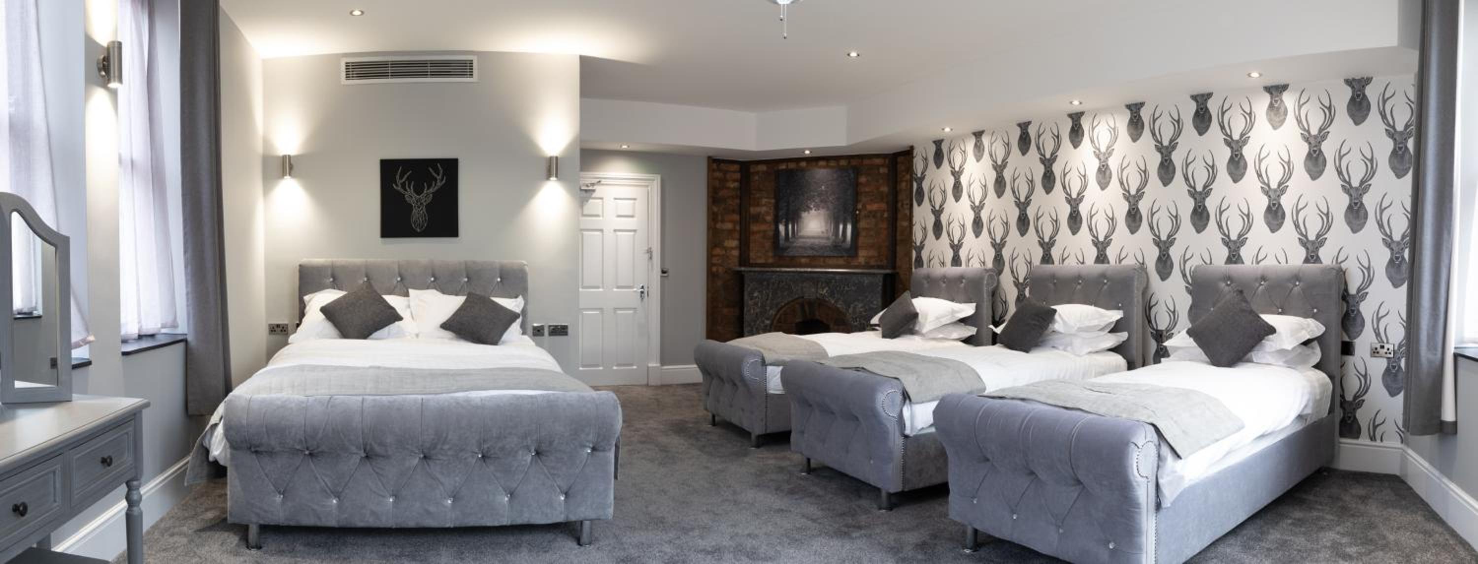 Deluxe Family Room - Photo 1
