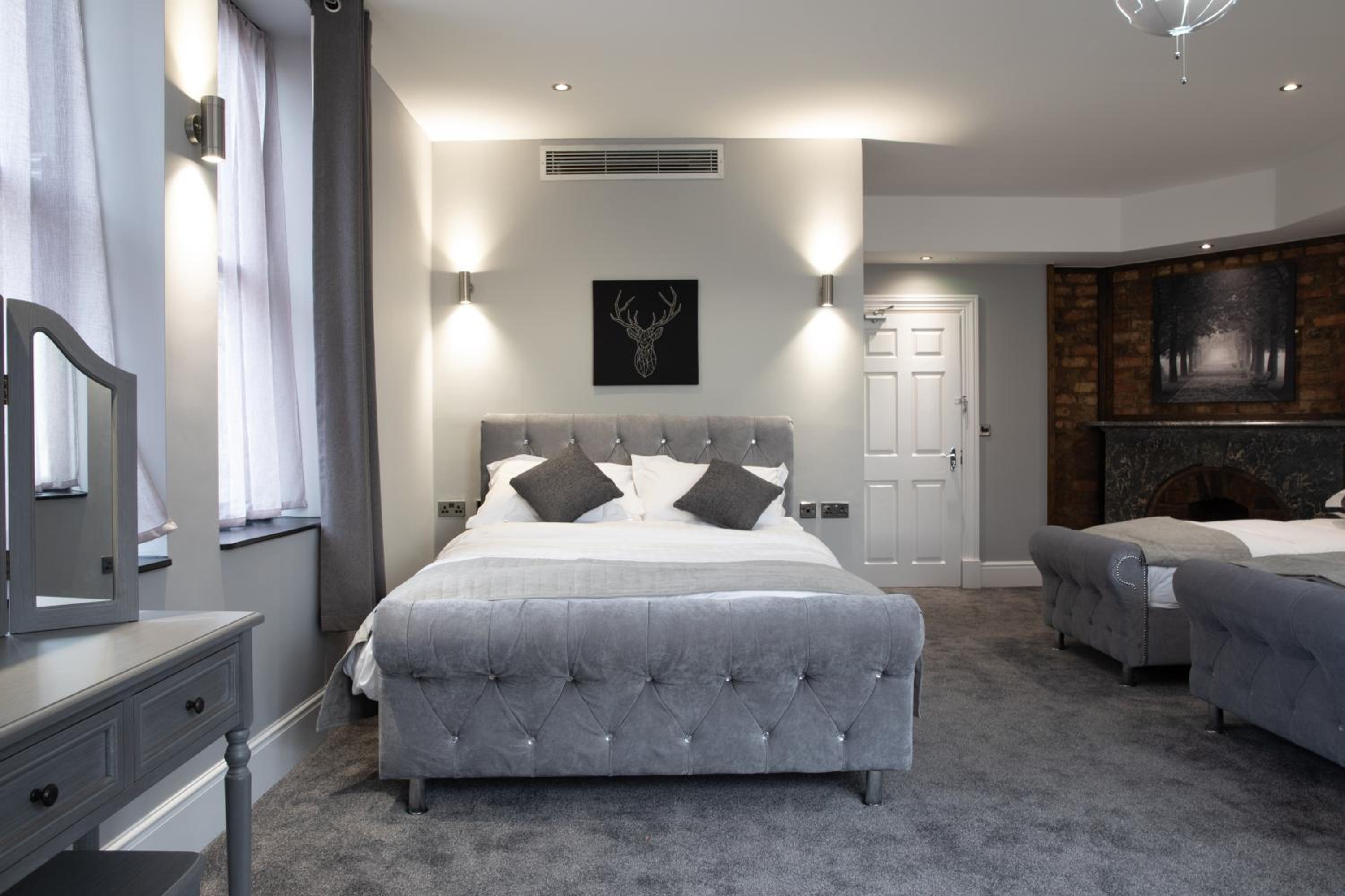 Deluxe Family Room - Photo 2