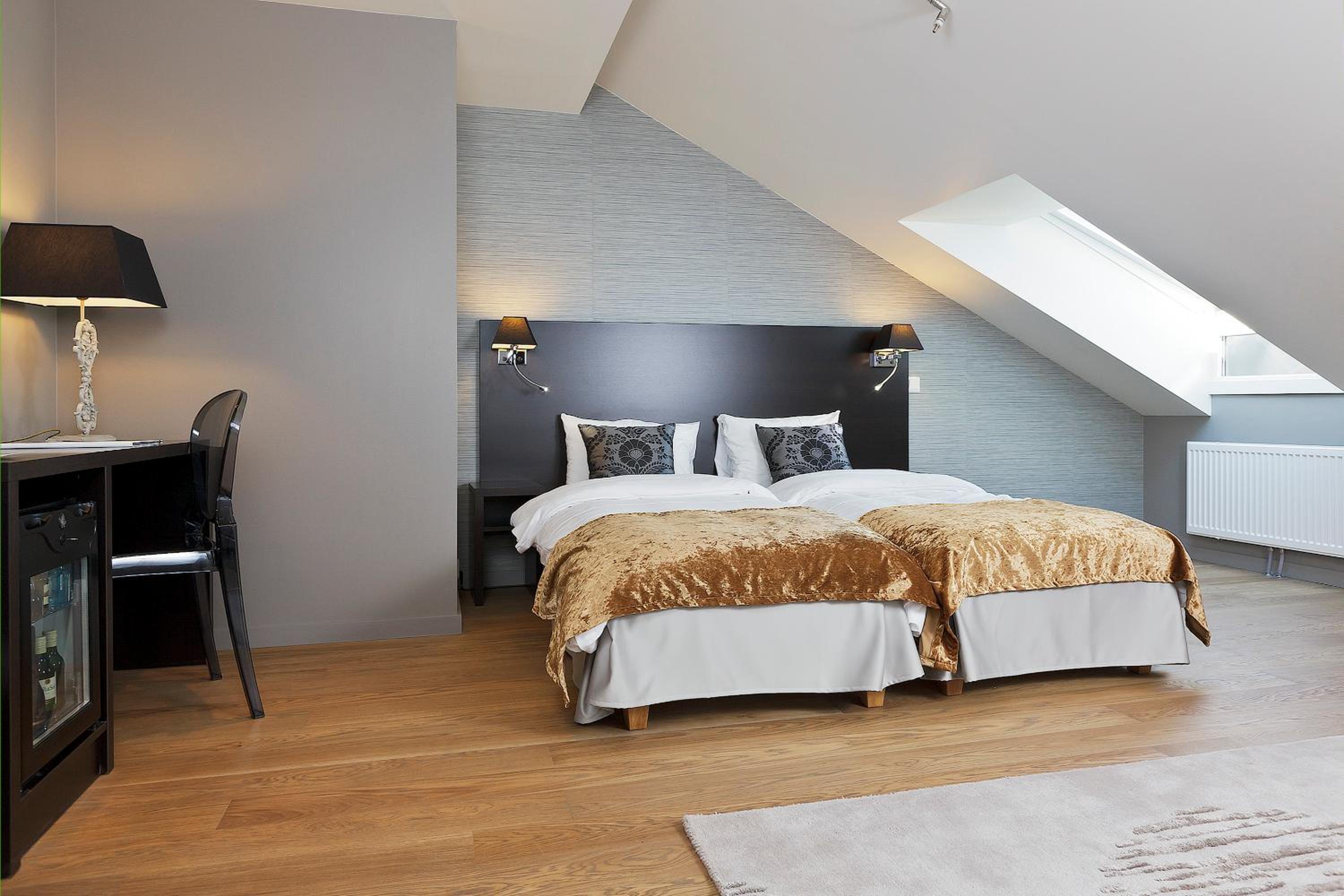 Standard Twin Room - Photo 12