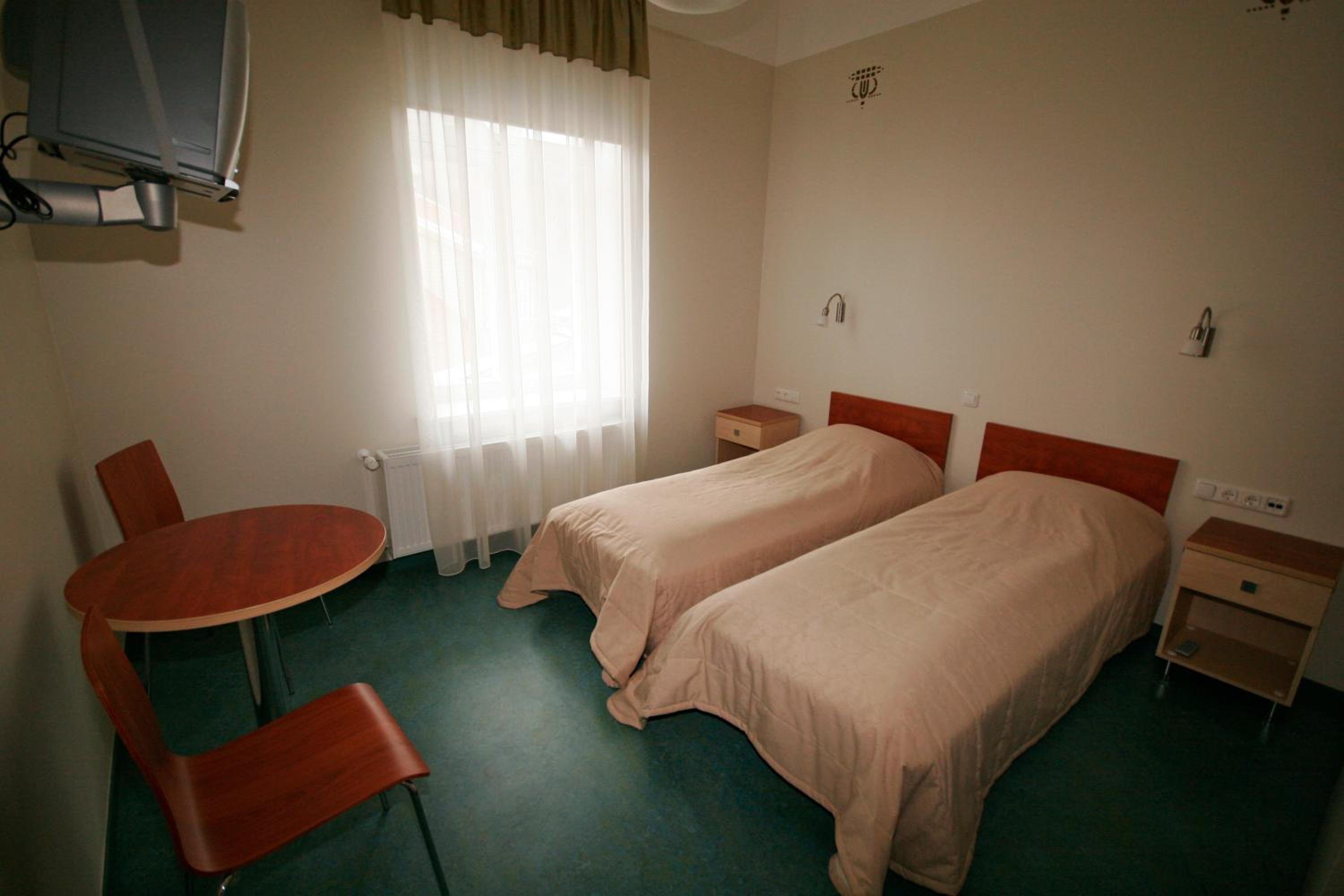Twin Room with Kitchenette - Photo 2