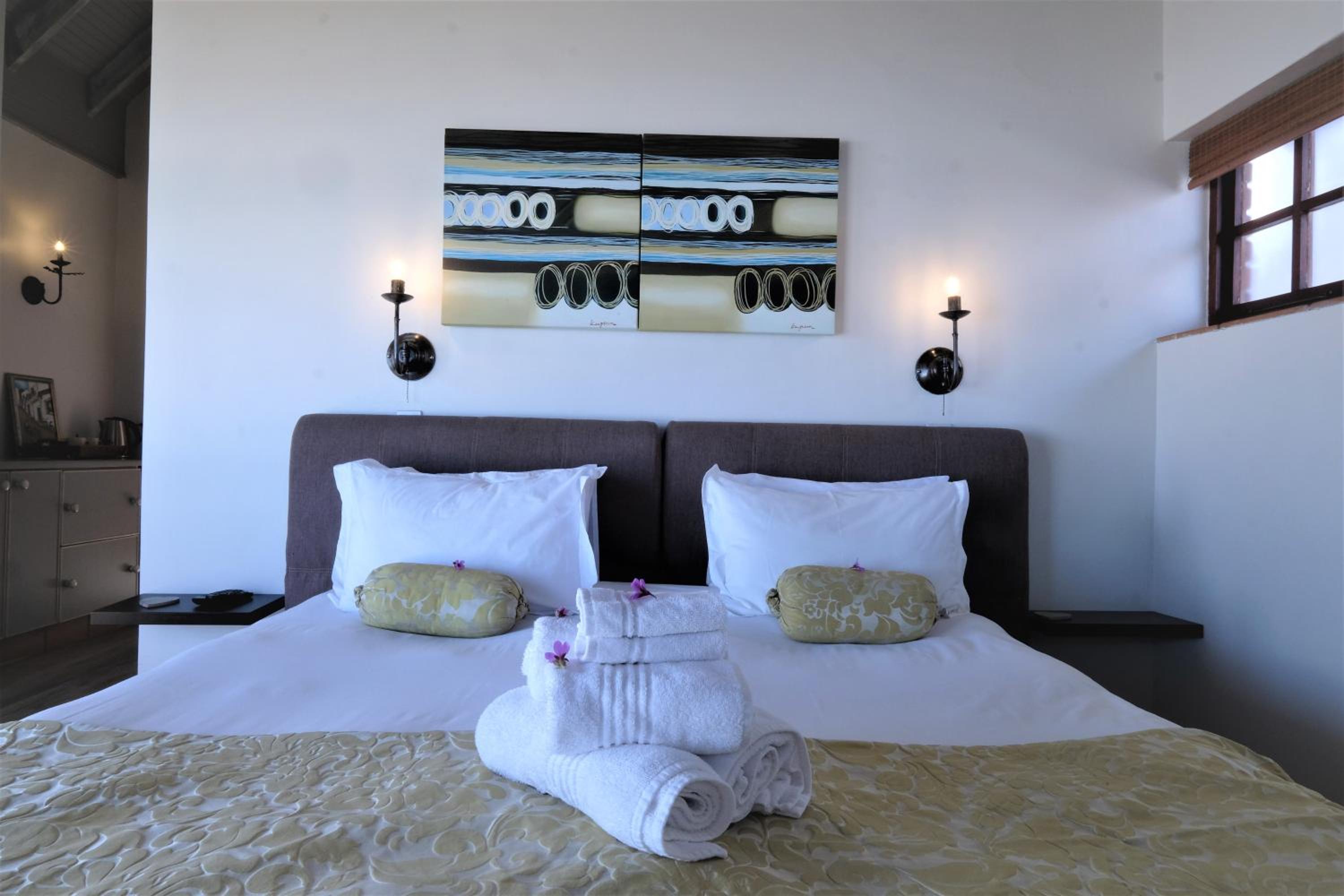 Twin/Double Room with Sea View - Photo 10