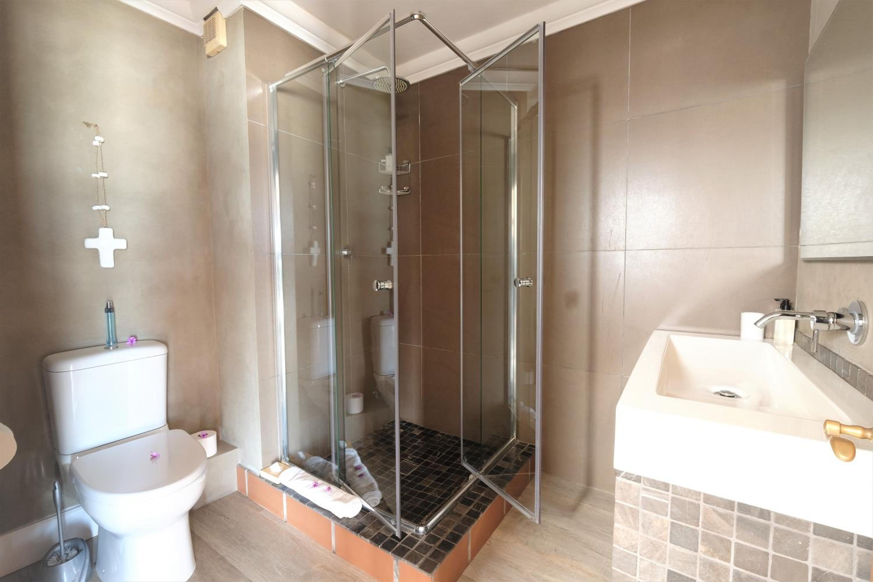 Twin/Double Room with Sea View - Photo 5