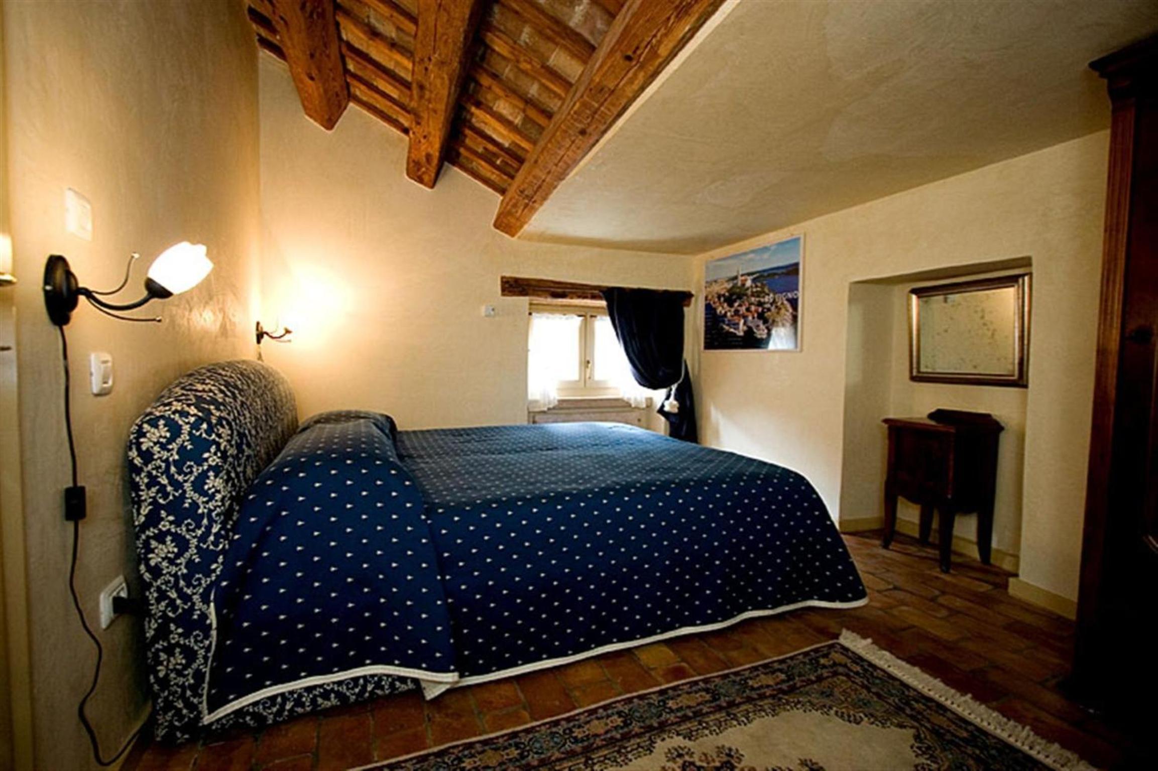 One-Bedroom Apartment with Sea View - Attic - Photo 13