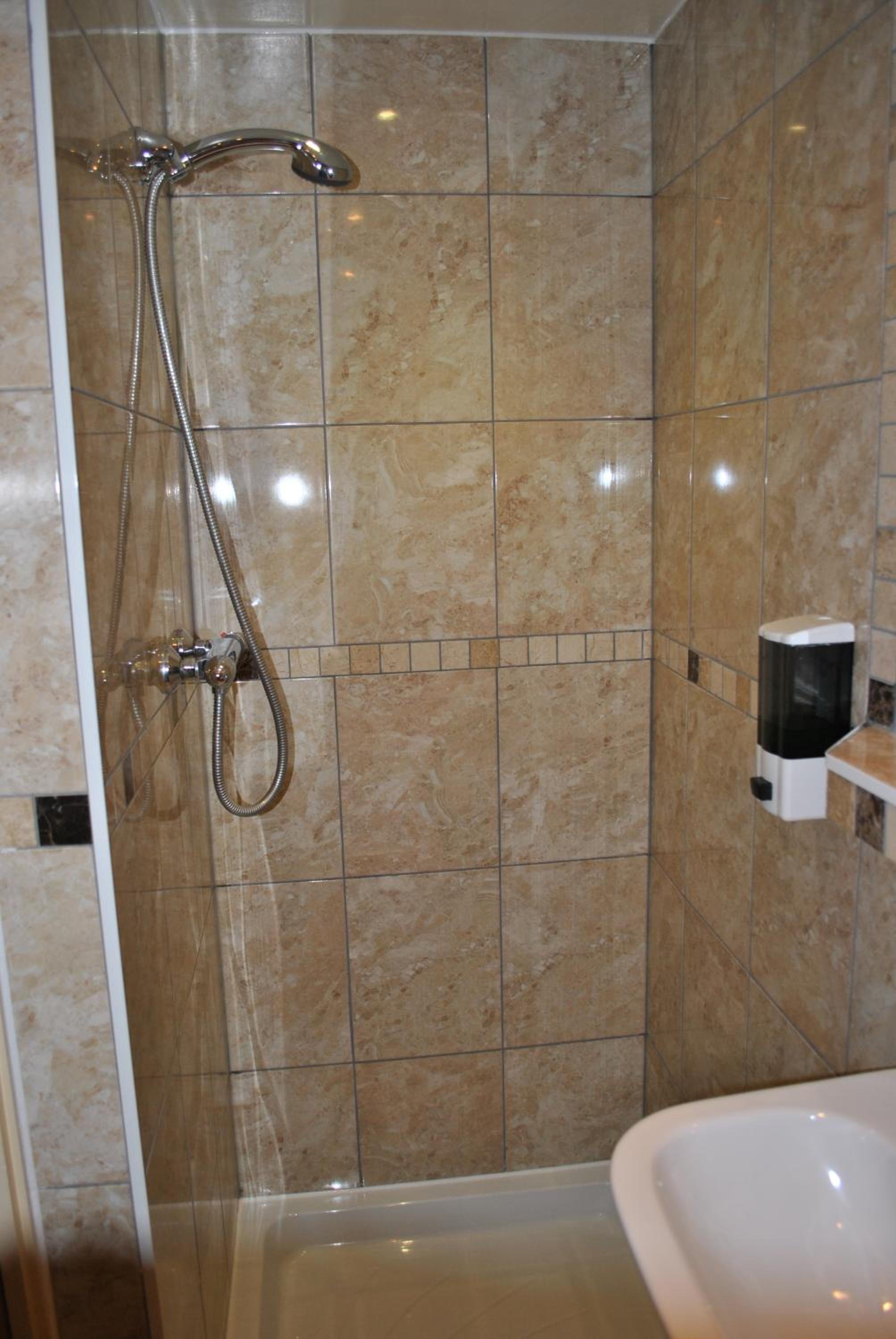 Family Room with private toilet and shower photo 3