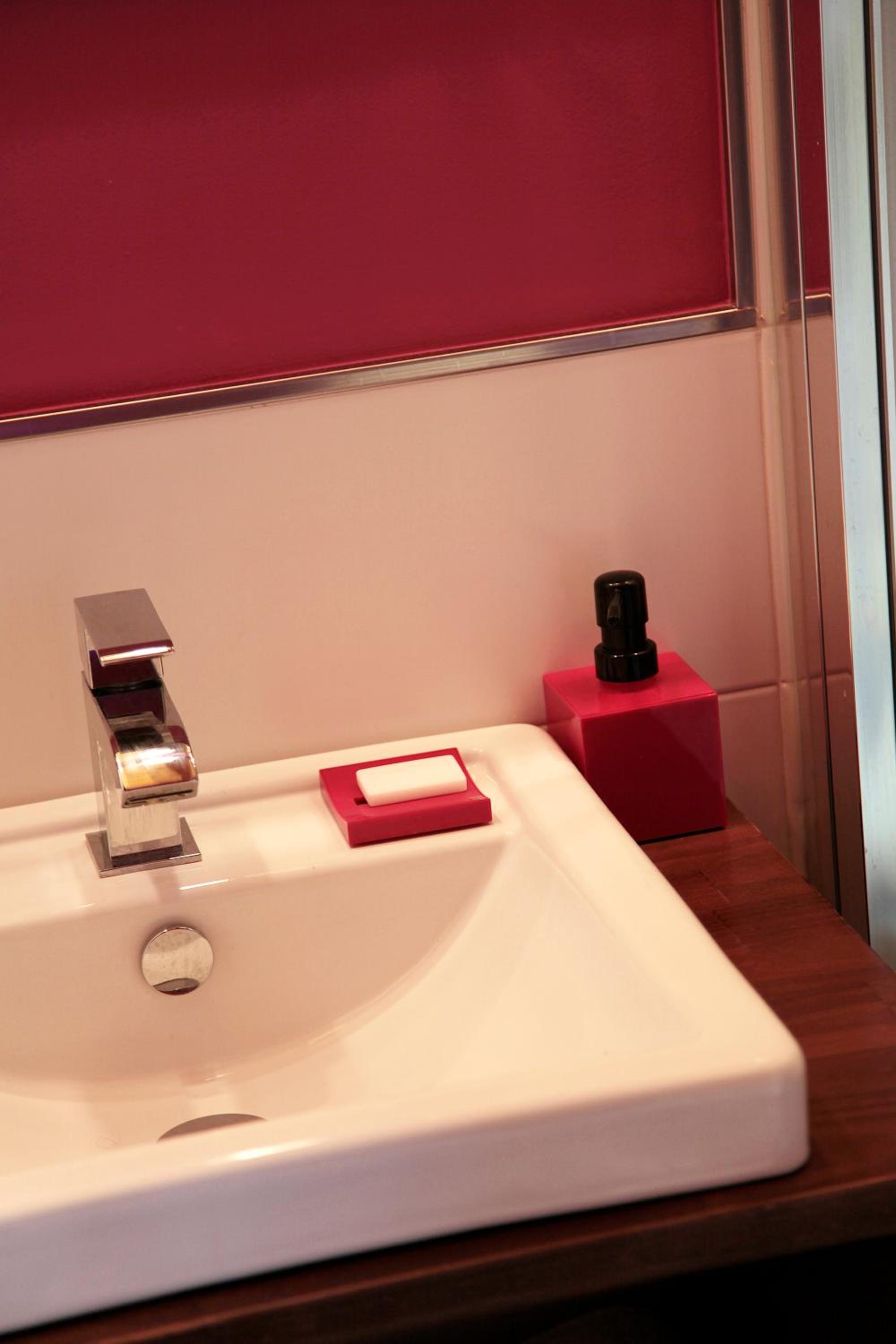 Double or Twin Room - Photo 9
