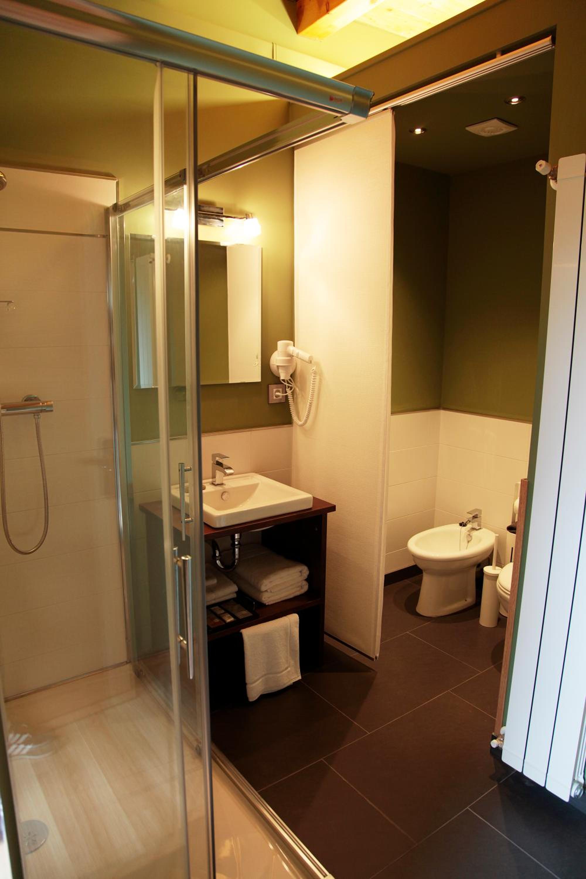 Double or Twin Room - Photo 16