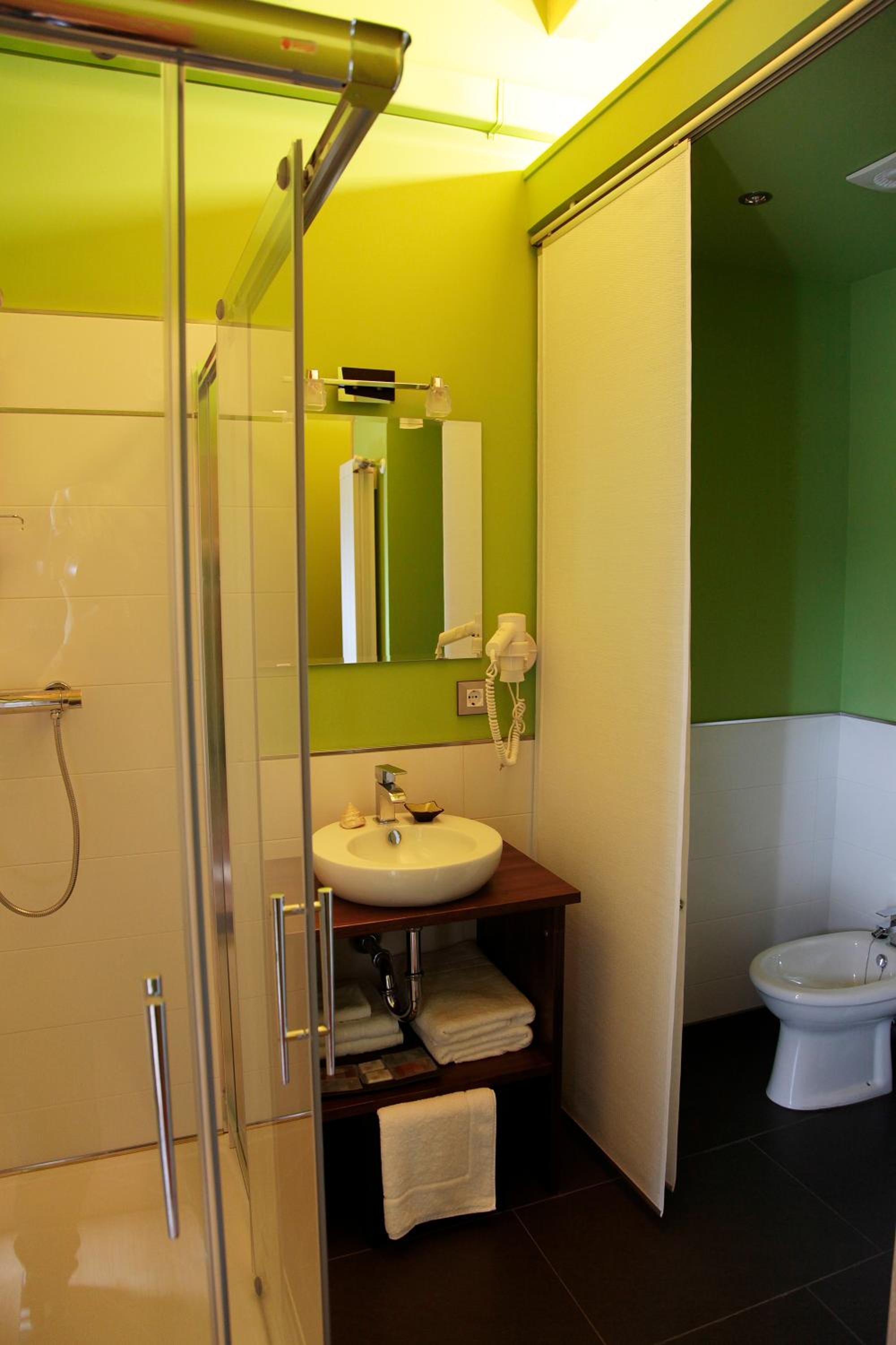 Double or Twin Room - Photo 12