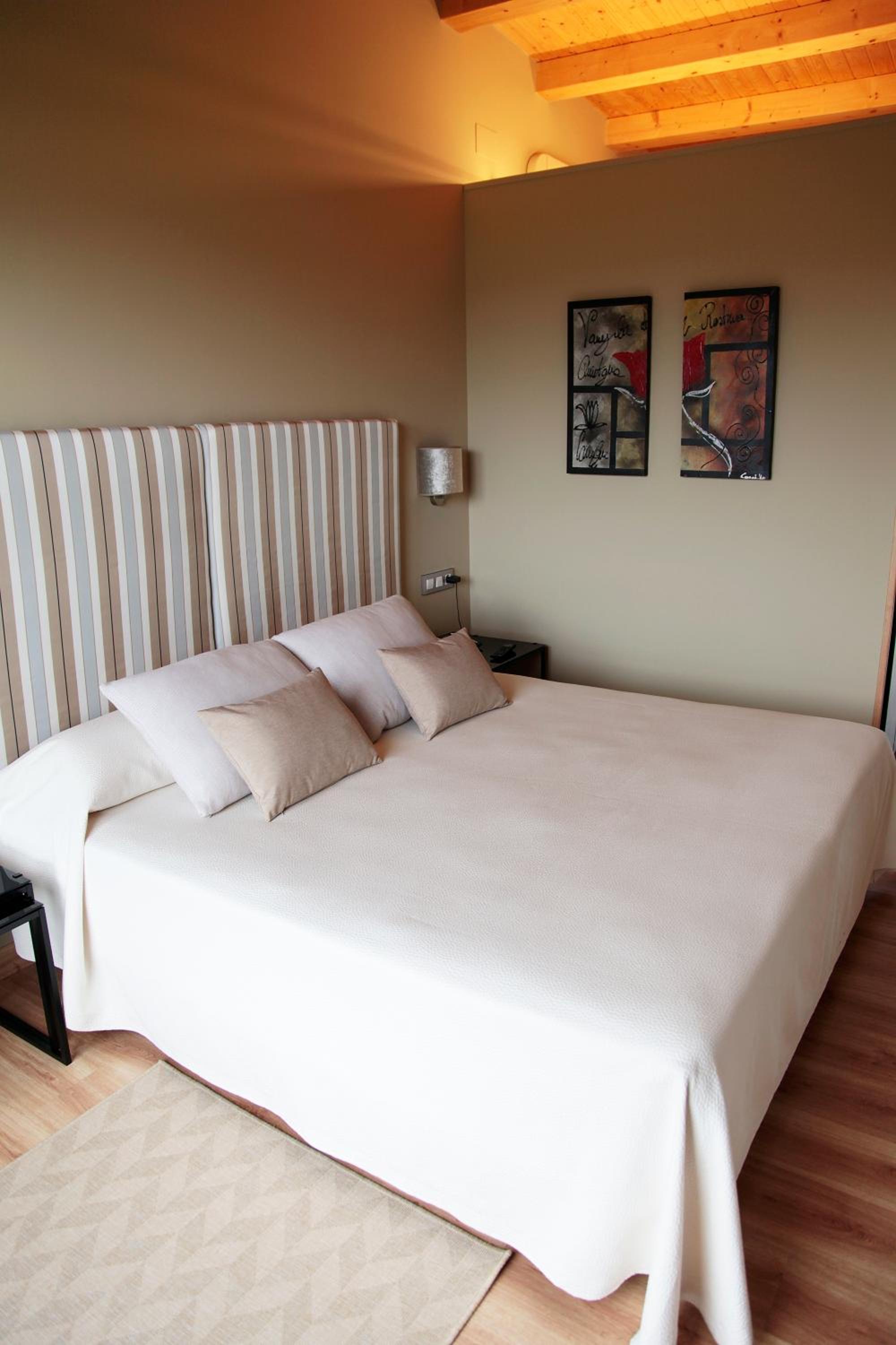 Double or Twin Room - Photo 4